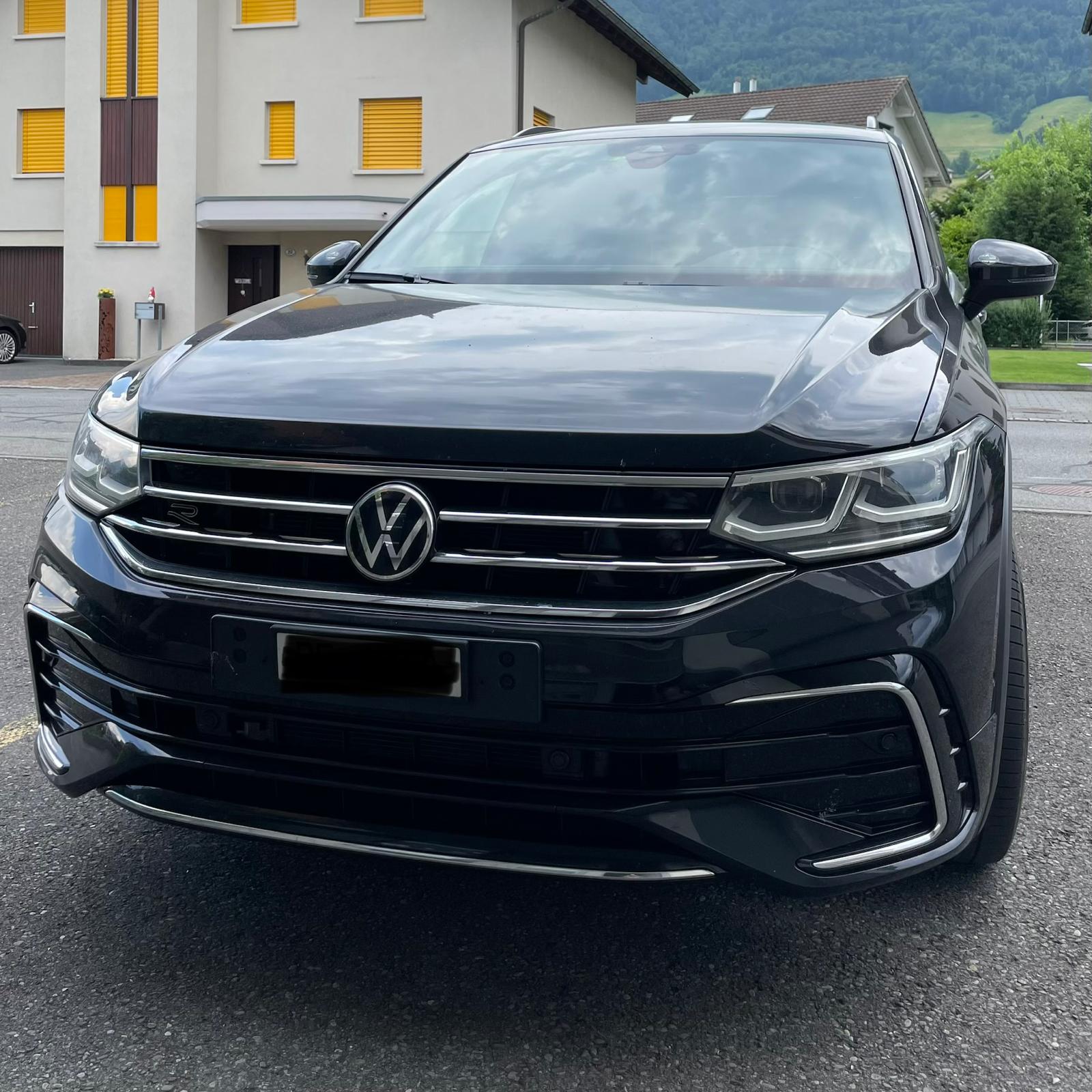 VW Tiguan R 2.0 TDi-image-0