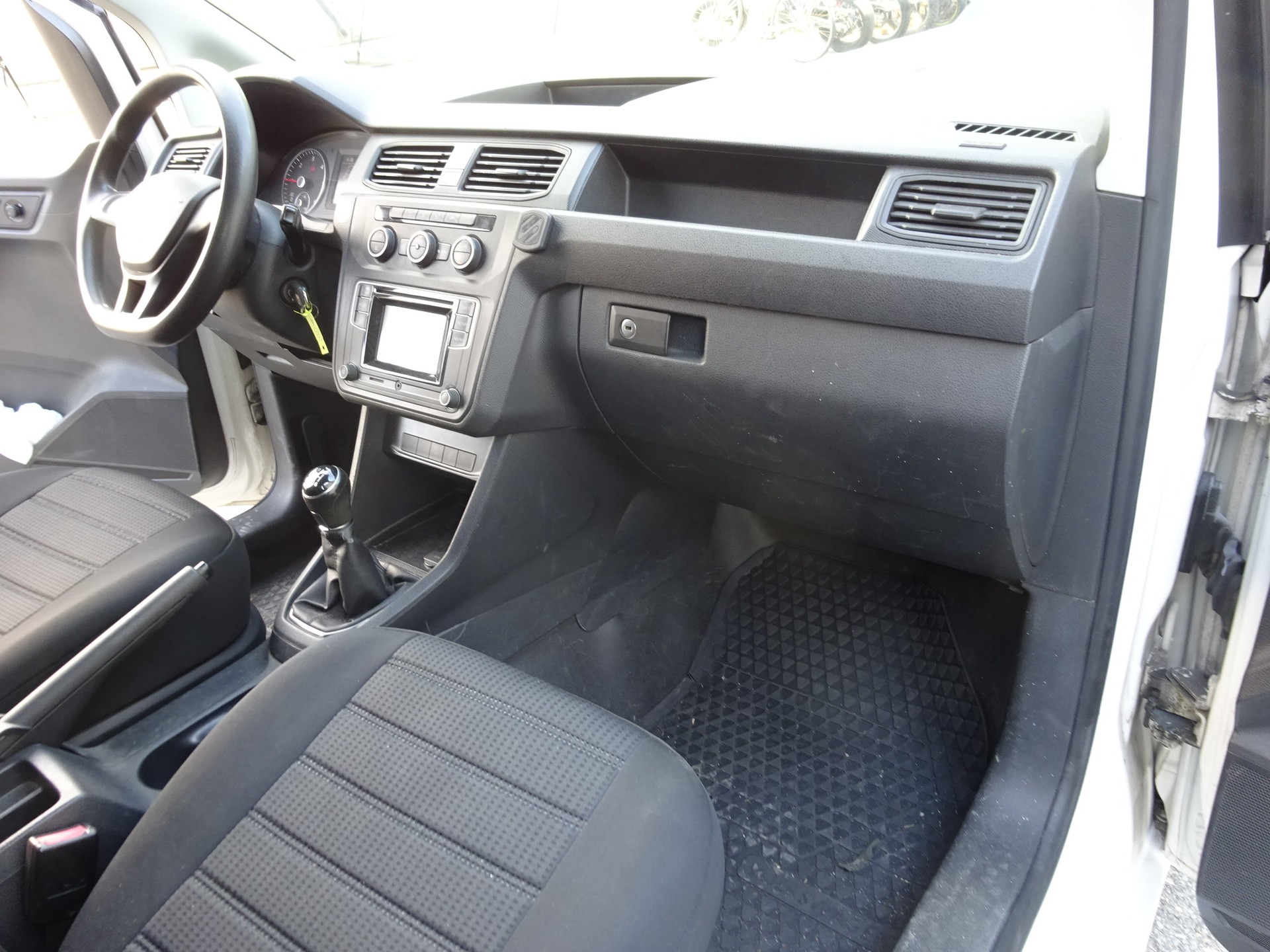 VW Caddy 2.0TDI 4Motion BlueMotion Technology-image-21