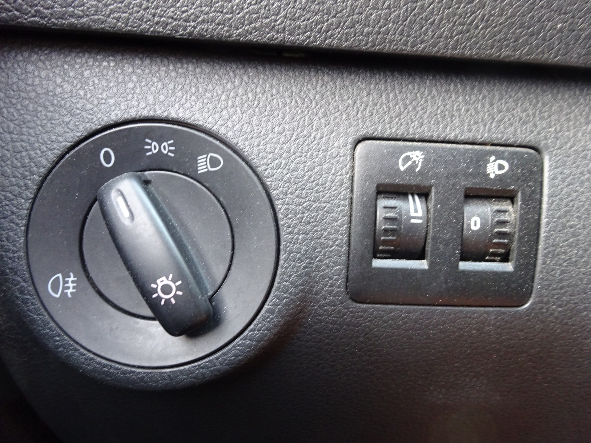 VW Caddy 2.0TDI 4Motion BlueMotion Technology-image-12