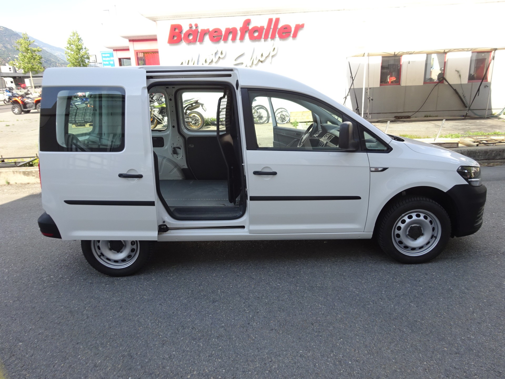 VW Caddy 2.0TDI 4Motion BlueMotion Technology-image-23