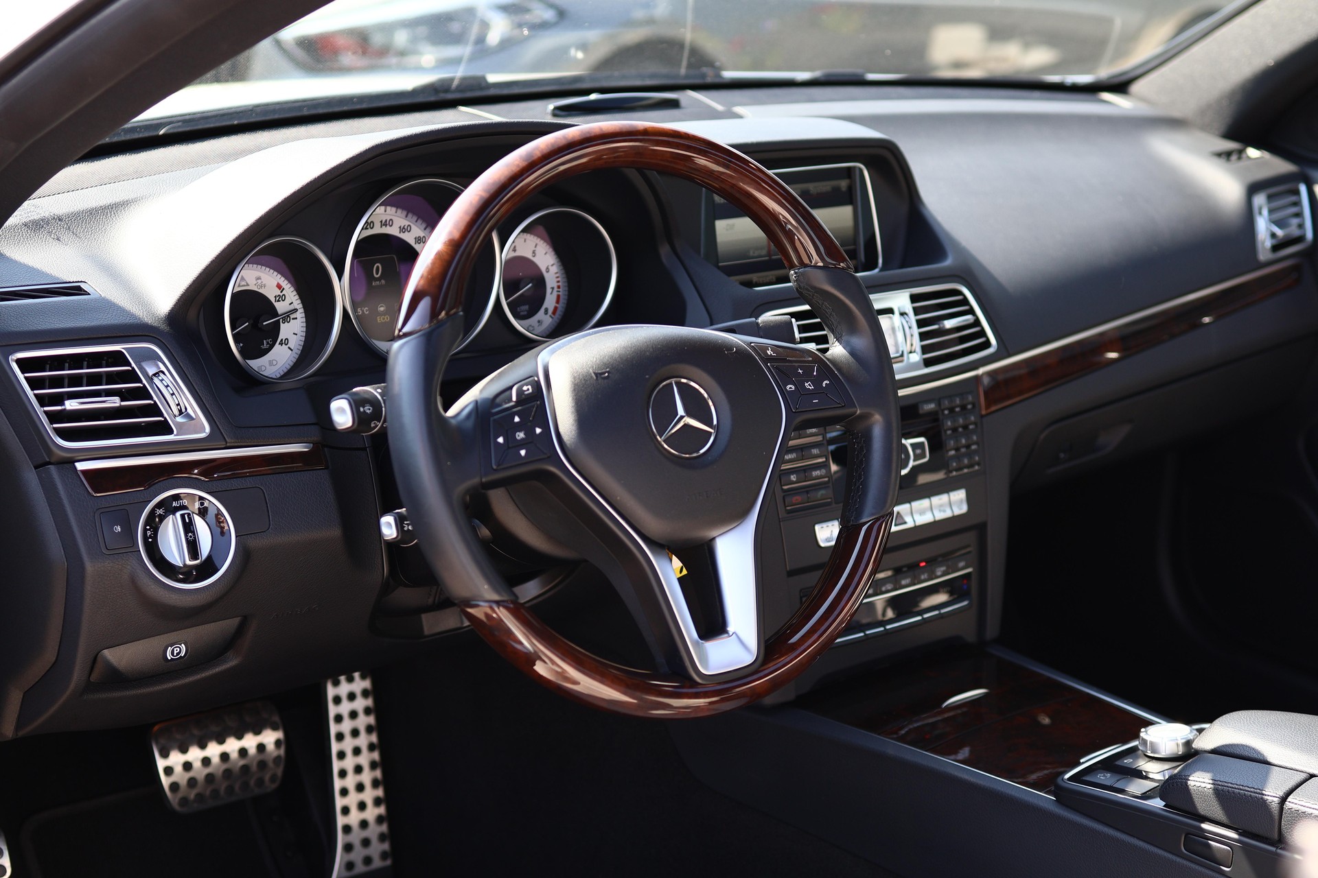 MERCEDES-BENZ E 350 4Matic Coupé-image-12
