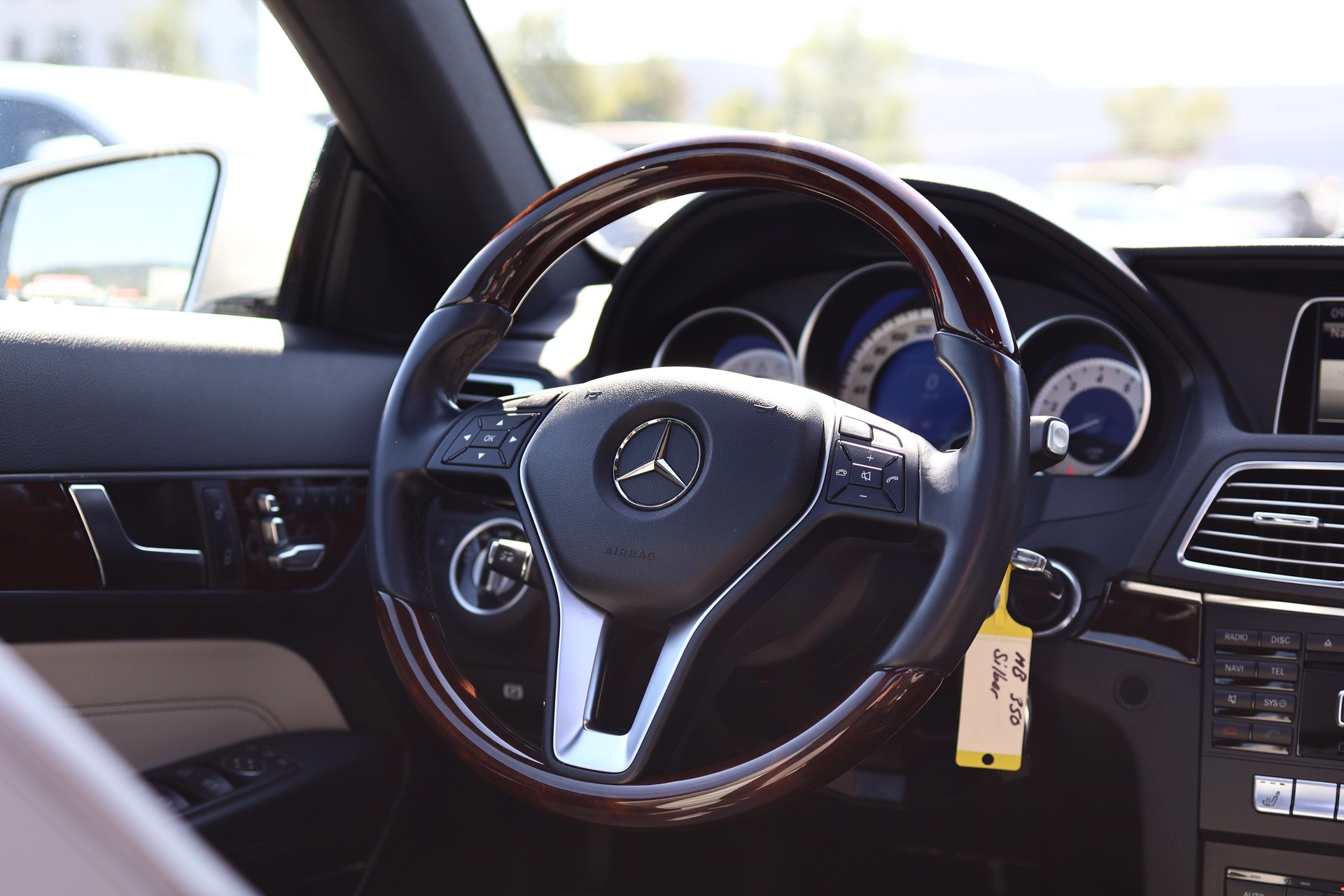 MERCEDES-BENZ E 350 4Matic Coupé-image-18