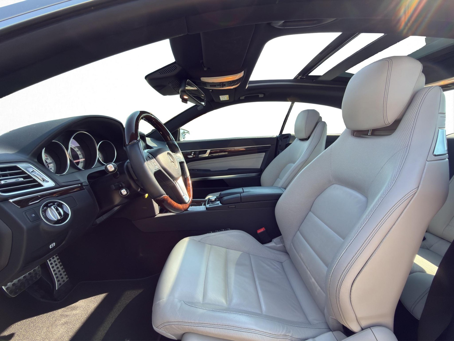MERCEDES-BENZ E 350 4Matic Coupé-image-11