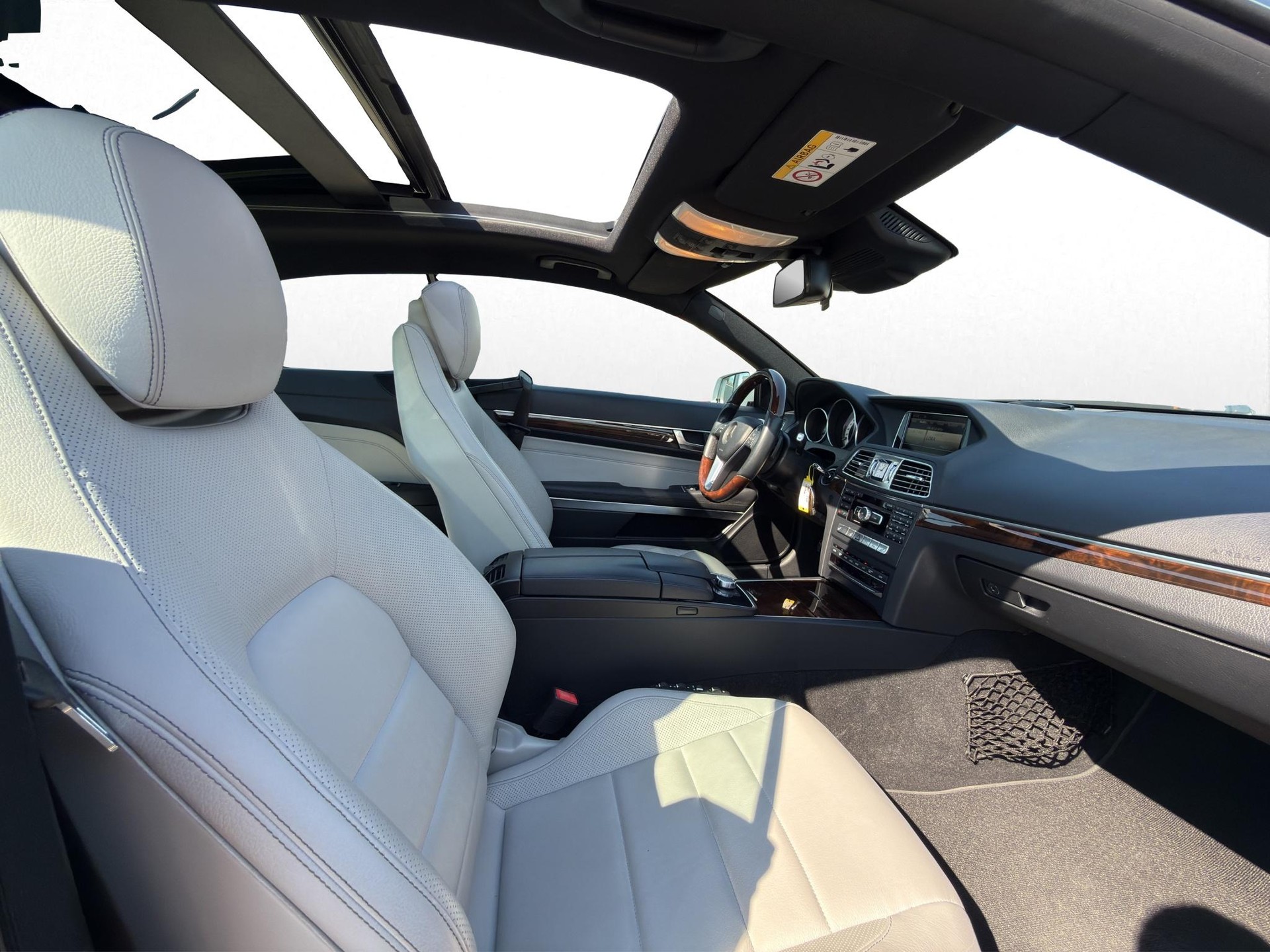 MERCEDES-BENZ E 350 4Matic Coupé-image-13