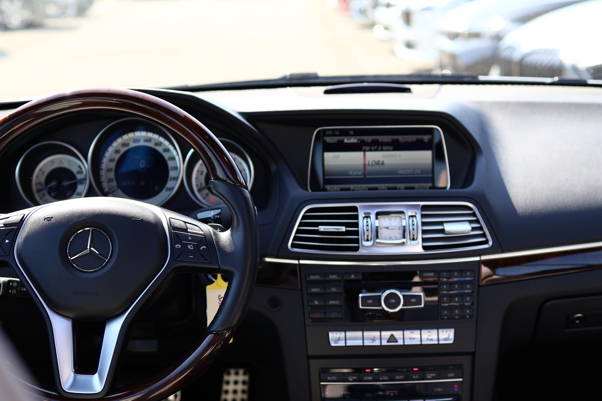 MERCEDES-BENZ E 350 4Matic Coupé-image-15