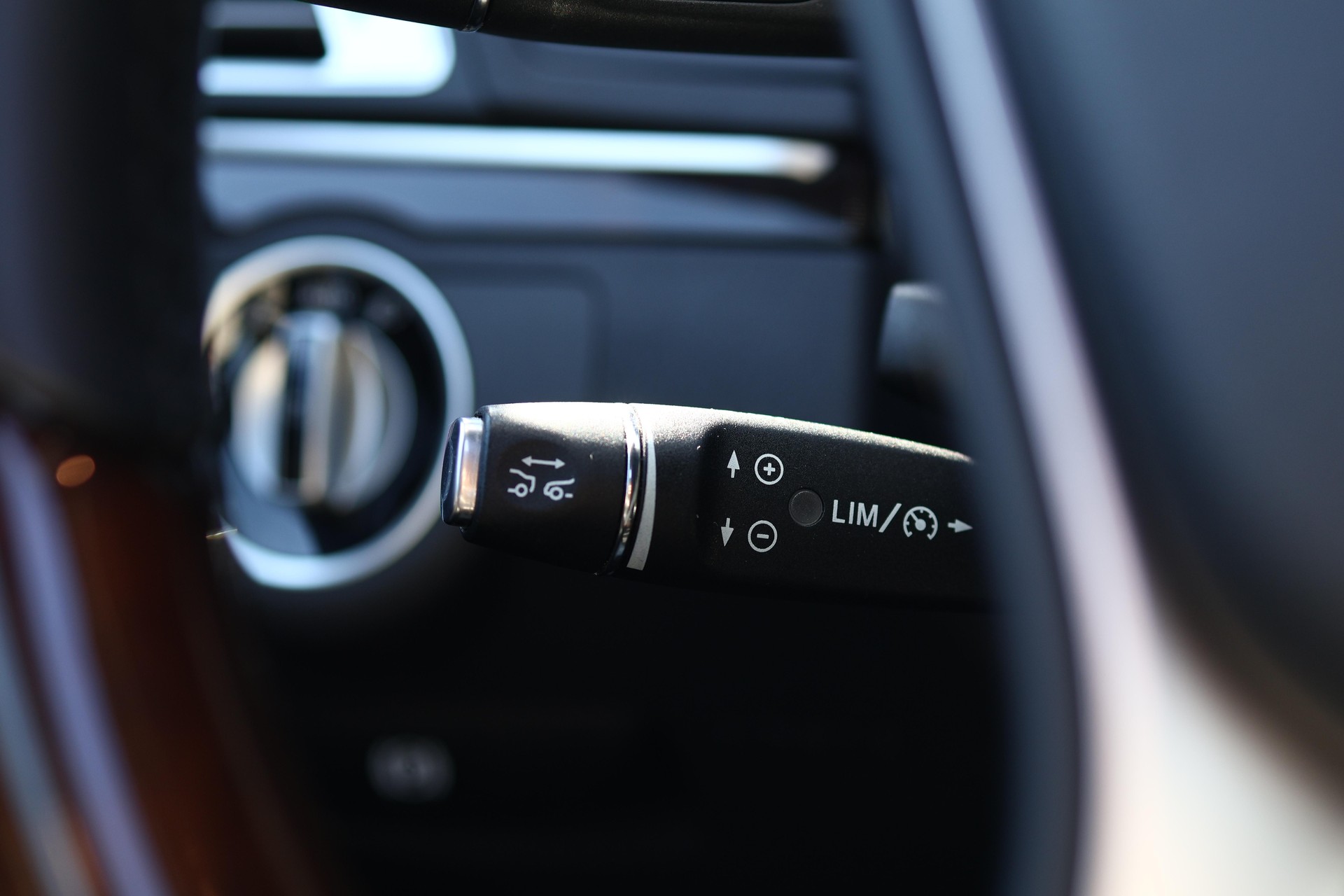 MERCEDES-BENZ E 350 4Matic Coupé-image-19