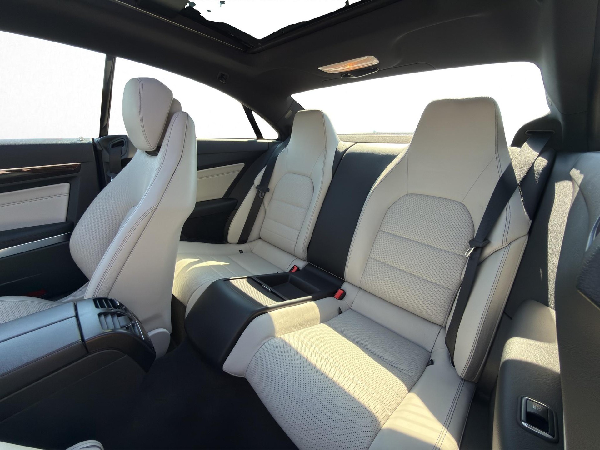 MERCEDES-BENZ E 350 4Matic Coupé-image-27