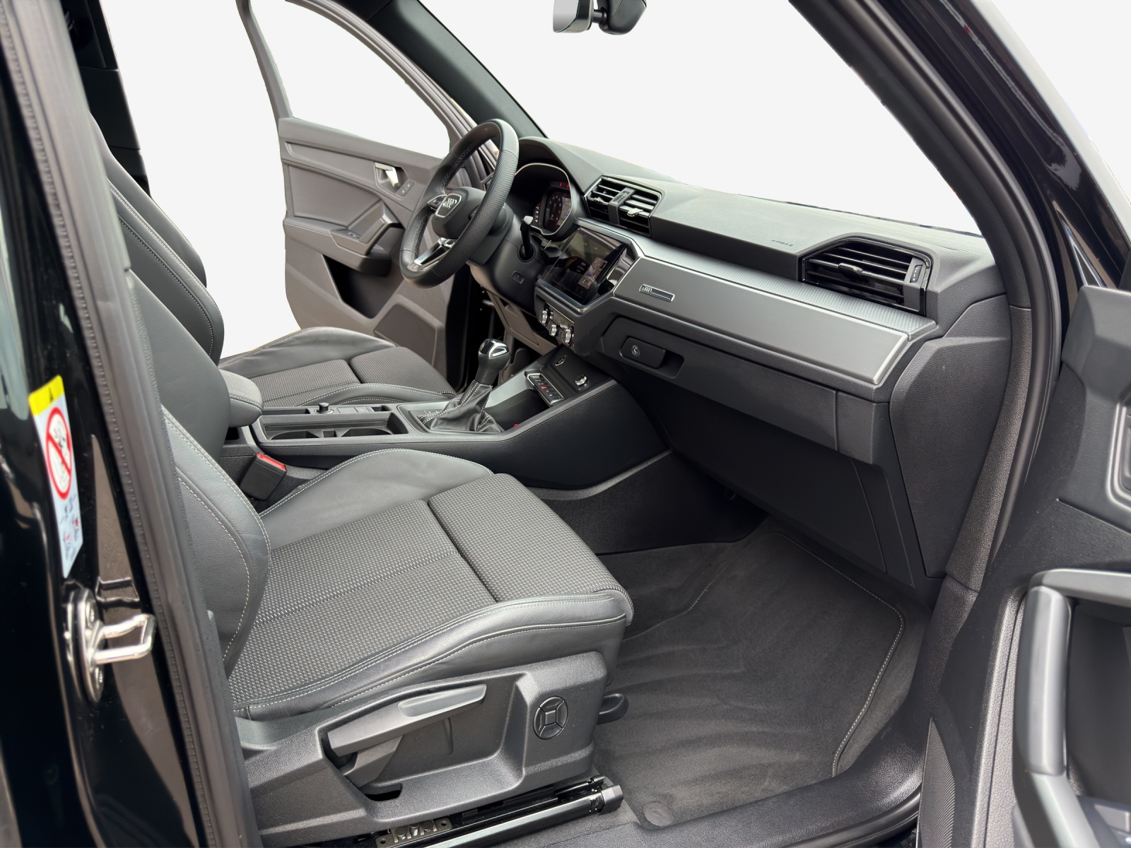 AUDI Q3 35 TFSI S line Attraction S-tronic-image-14