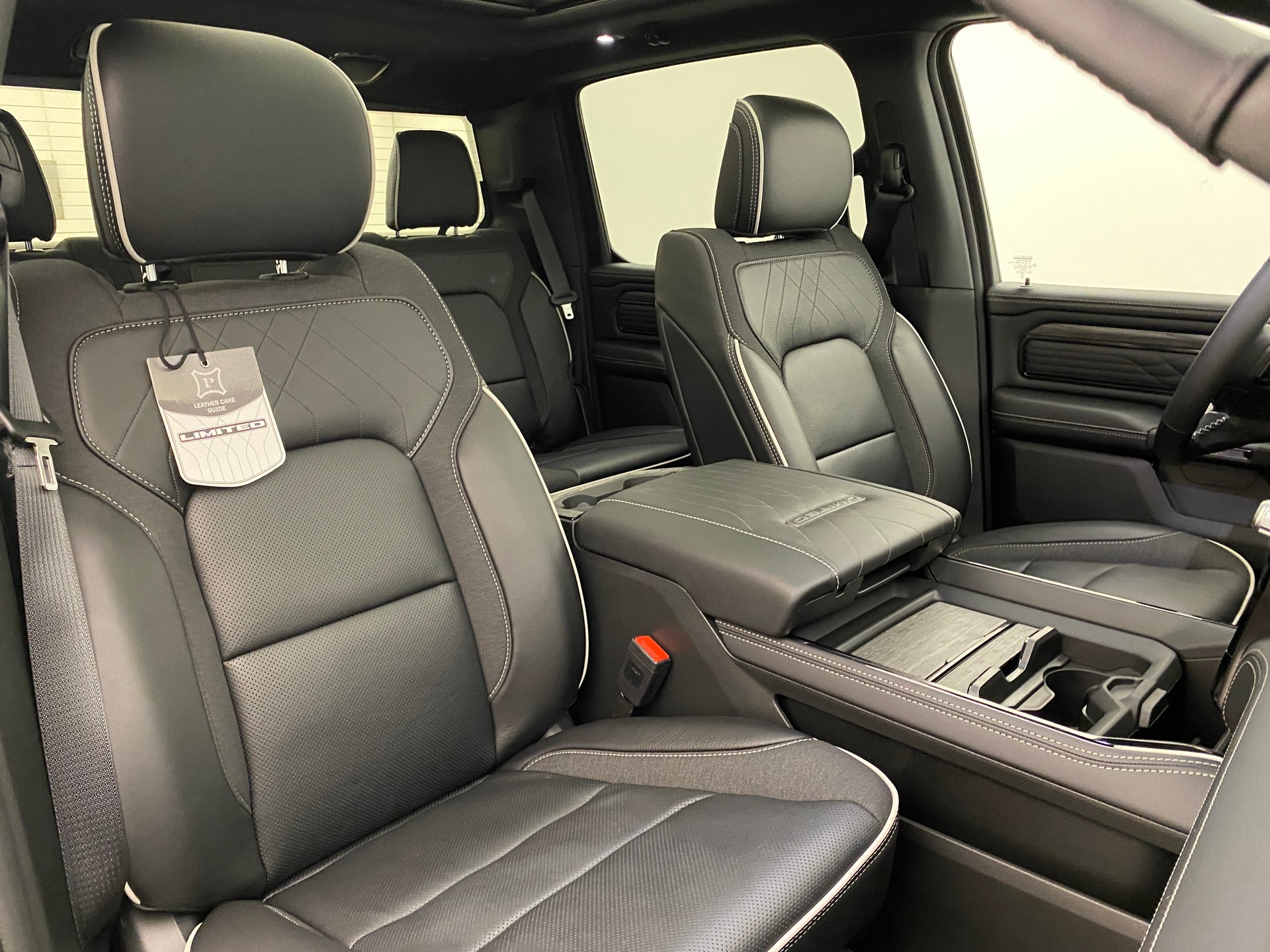 DODGE Ram 1500 5.7 Limited Night eTorque MY 2026-image-10