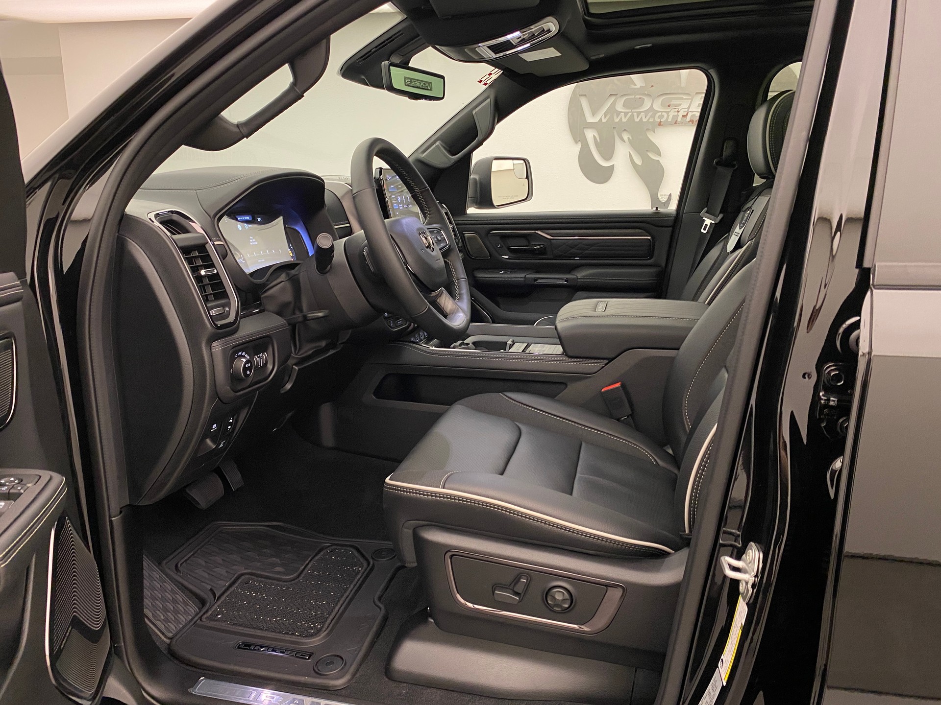 DODGE Ram 1500 5.7 Limited Night eTorque MY 2026-image-9