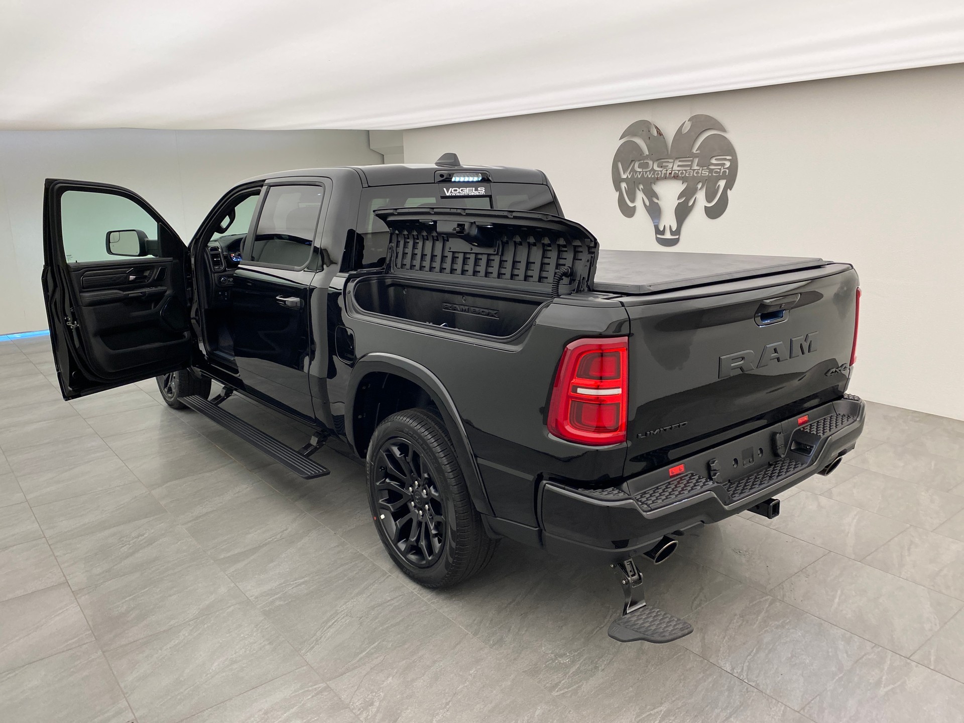 DODGE Ram 1500 5.7 Limited Night eTorque MY 2026-image-15