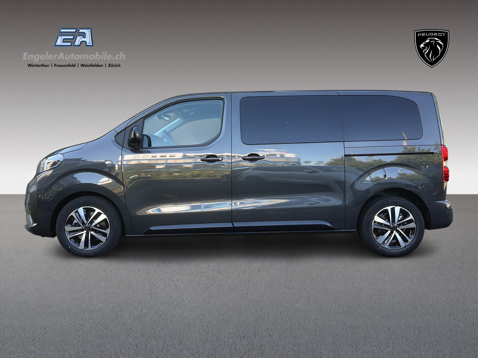 PEUGEOT Traveller Standard 2.2 BlueHDi 180 Family Edition S/S-image-2