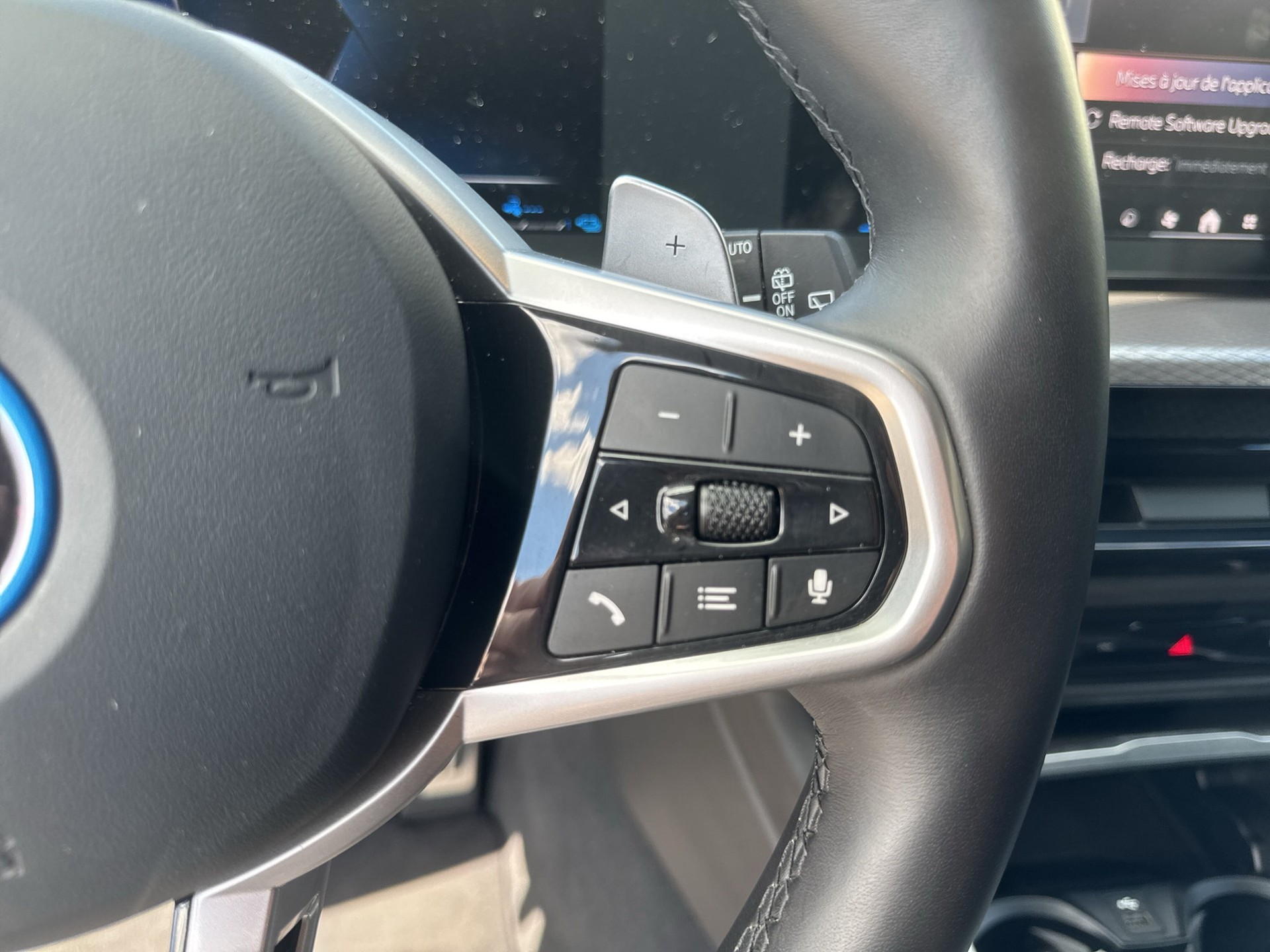 BMW 330e x DriveTouring Steptronic M Sport-image-15