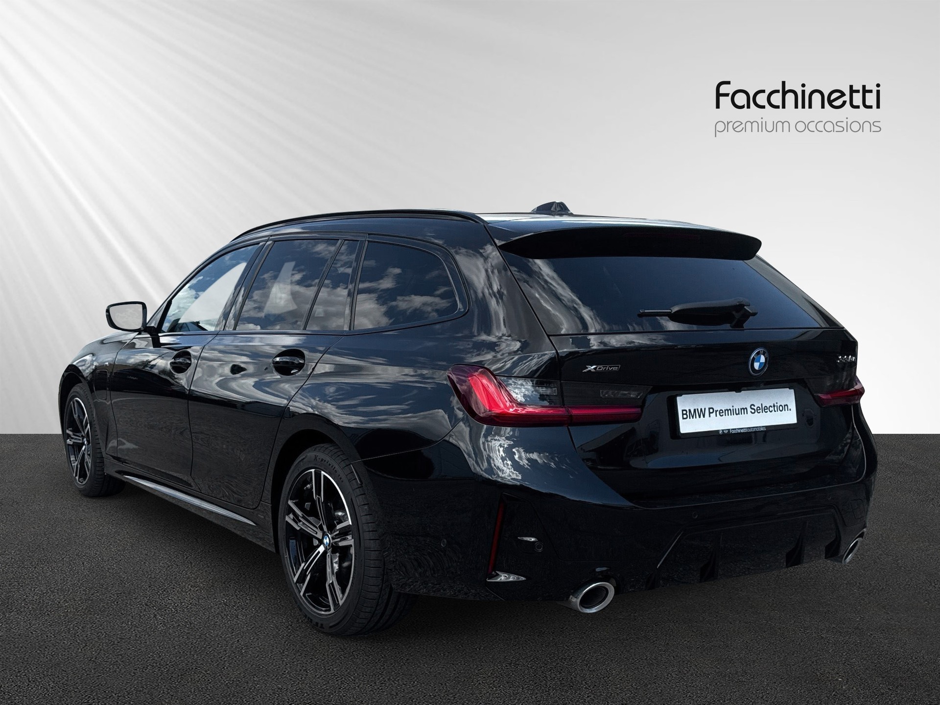 BMW 330e x DriveTouring Steptronic M Sport-image-2