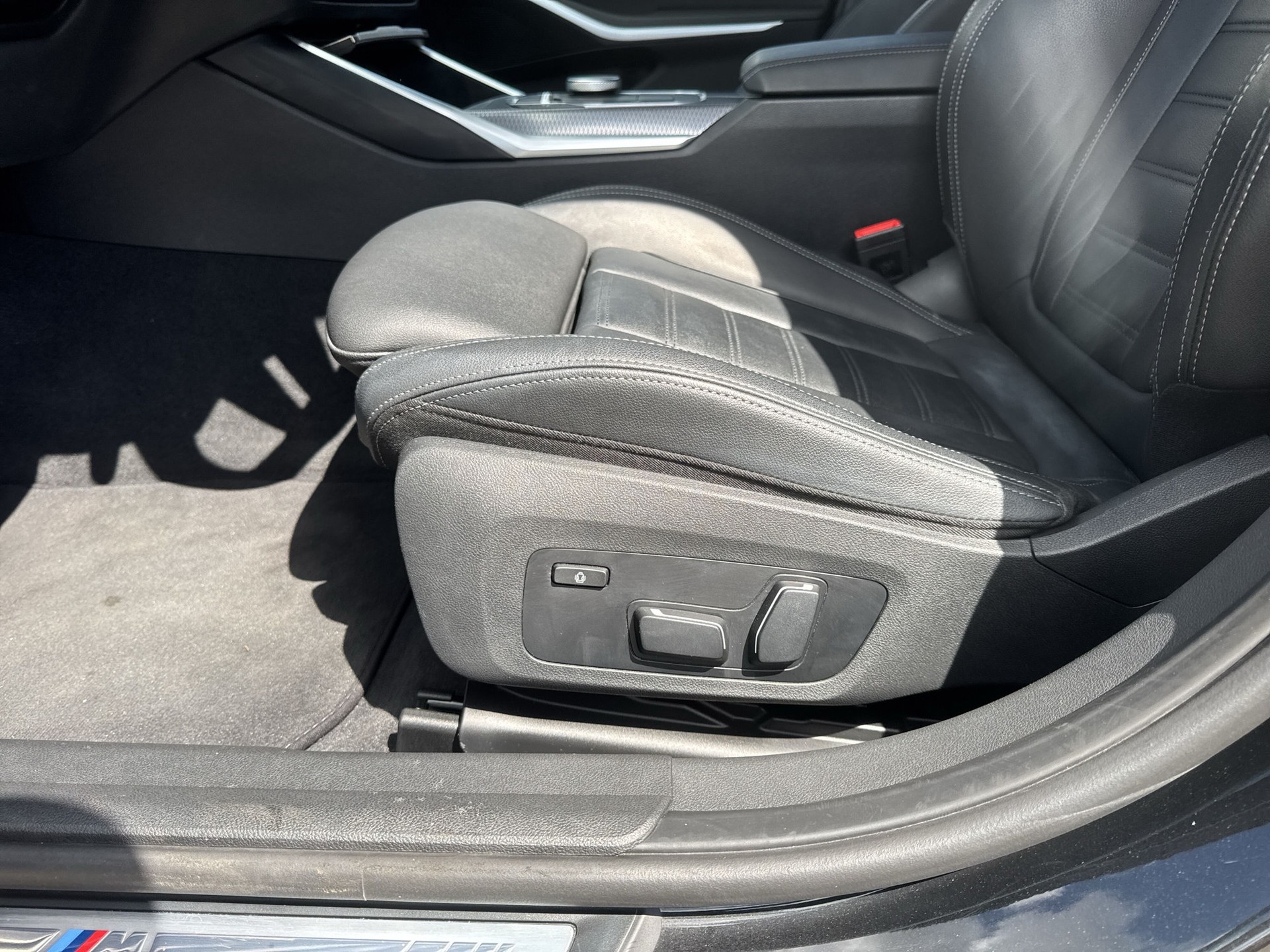 BMW 330e x DriveTouring Steptronic M Sport-image-18