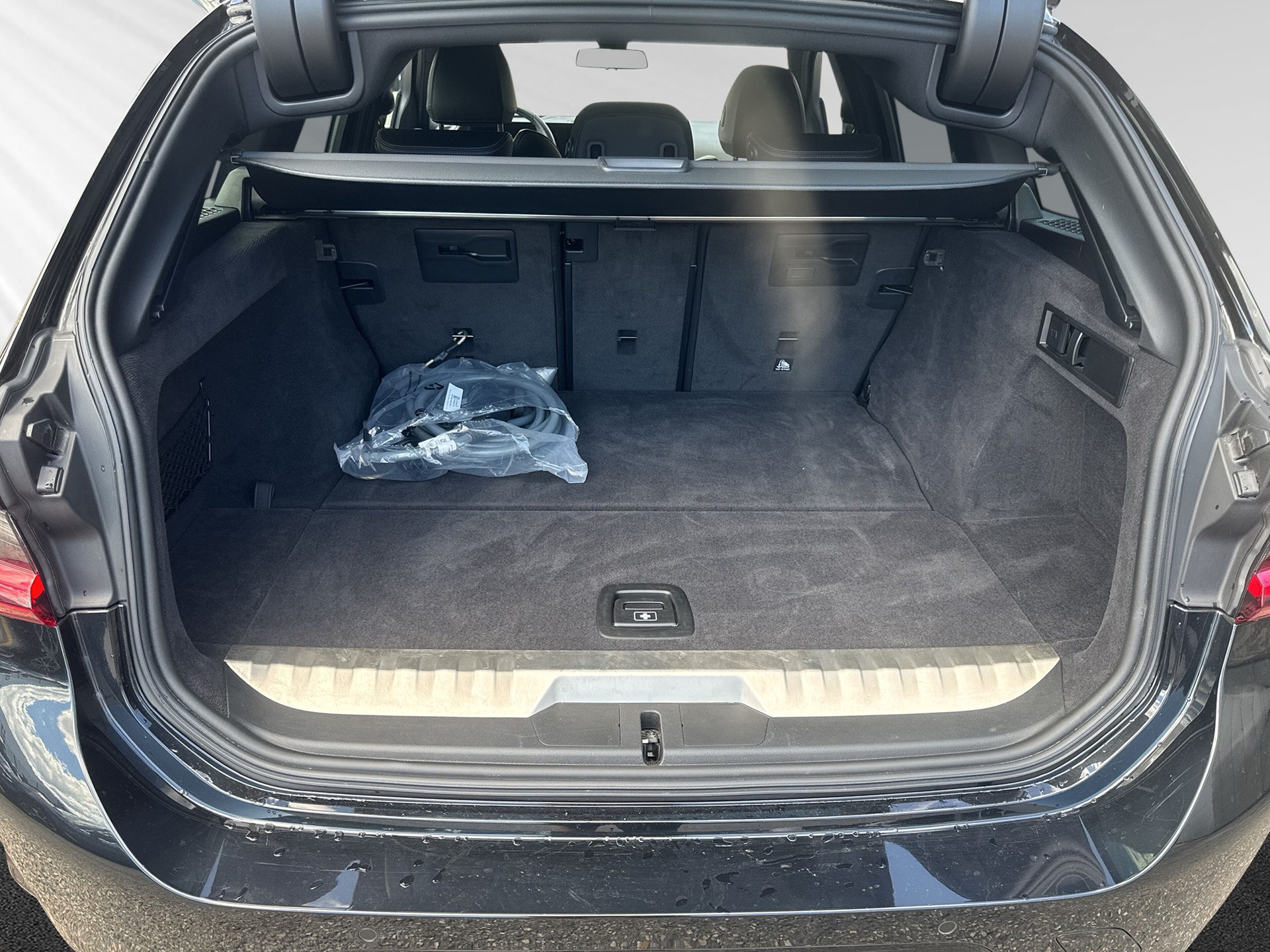 BMW 330e x DriveTouring Steptronic M Sport-image-7