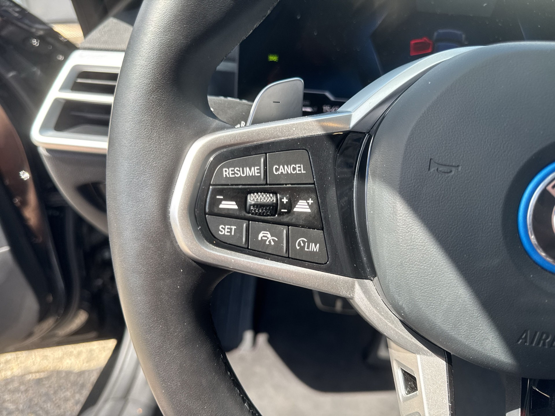 BMW 330e x DriveTouring Steptronic M Sport-image-14