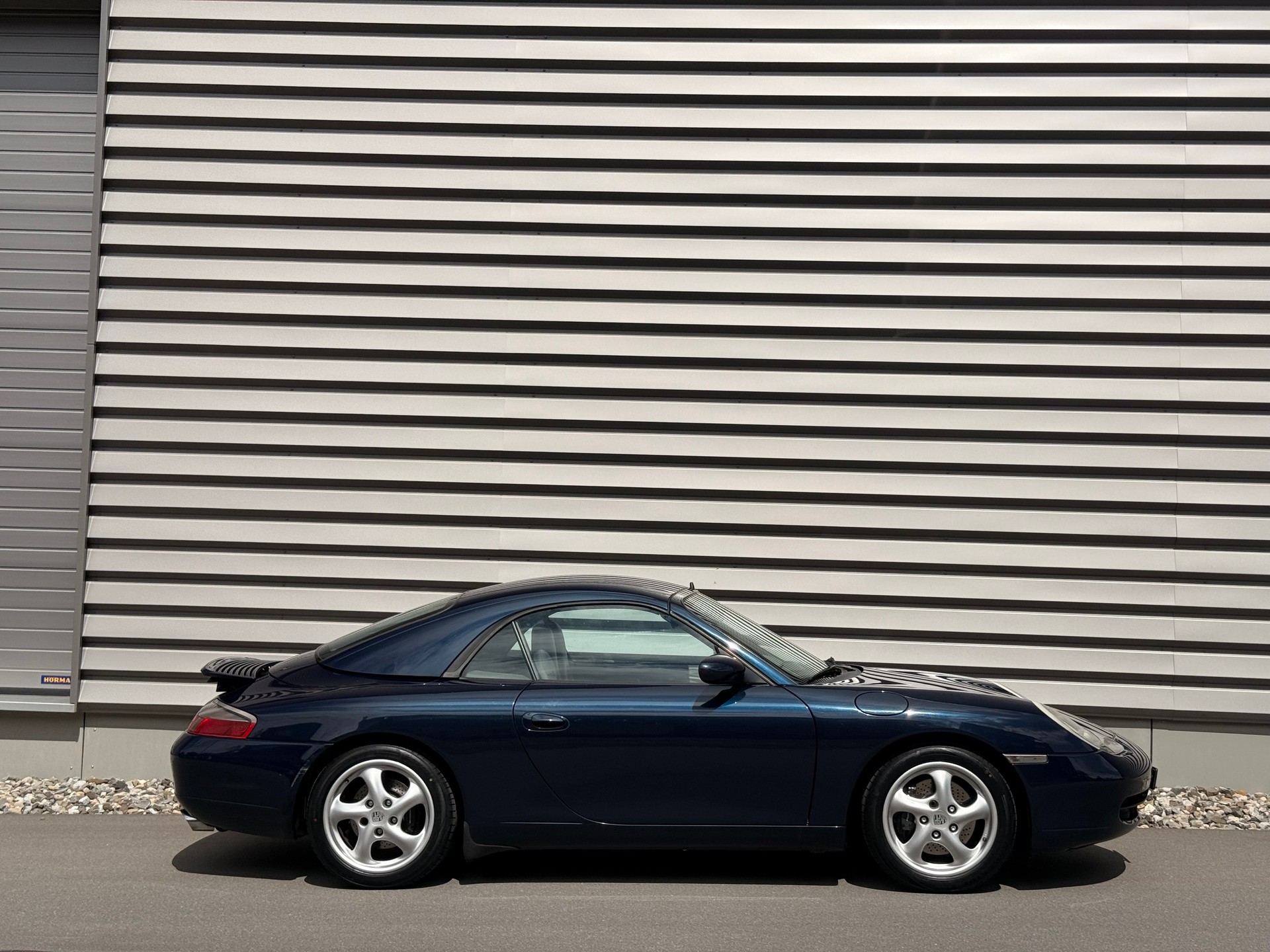 PORSCHE 911 Carrera Cabrio-image-5