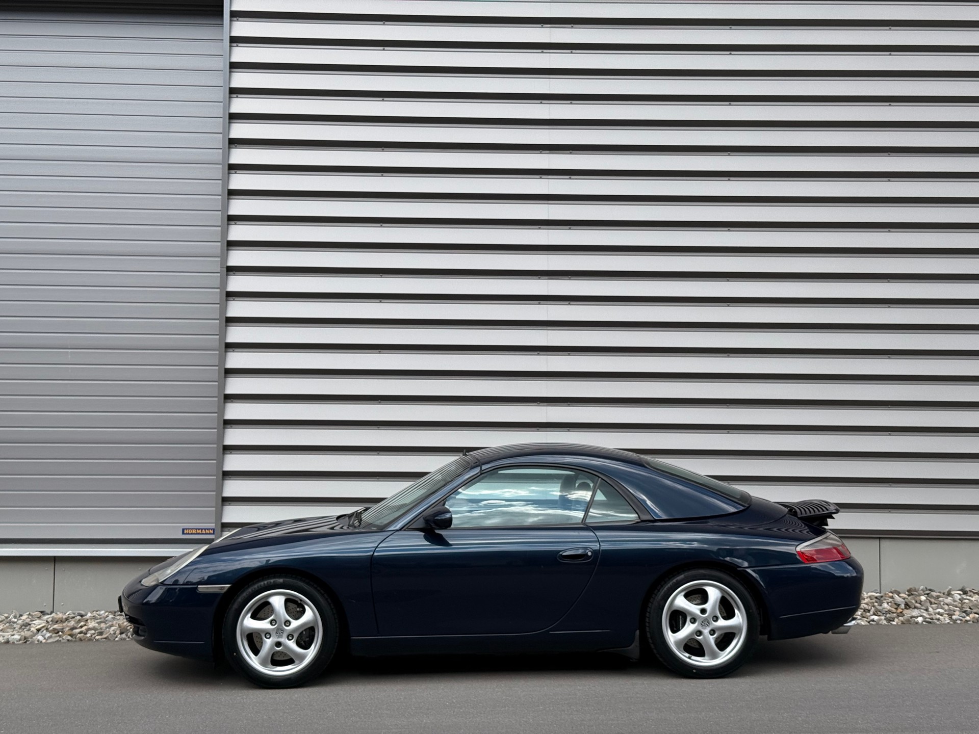 PORSCHE 911 Carrera Cabrio-image-1