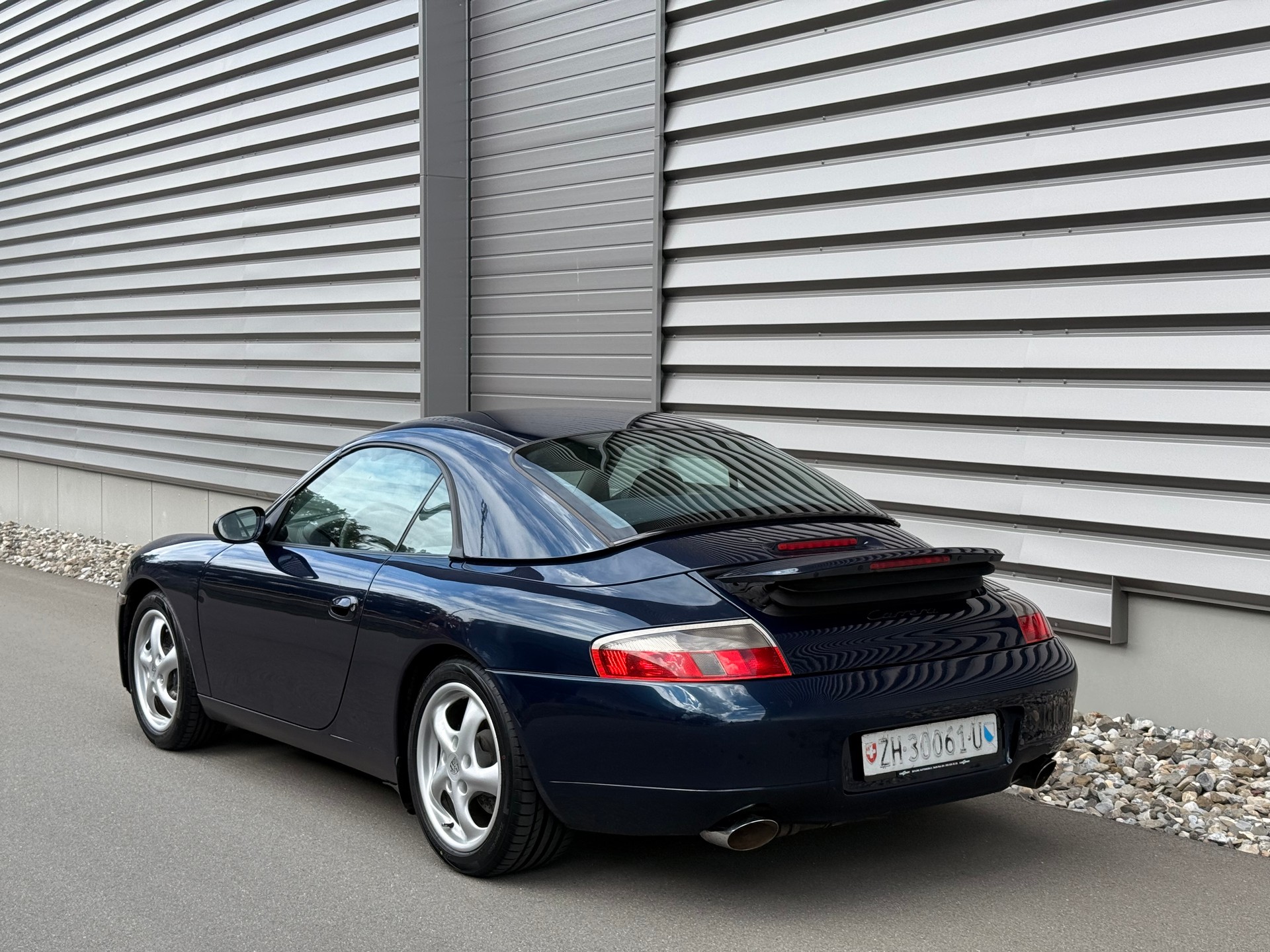 PORSCHE 911 Carrera Cabrio-image-2