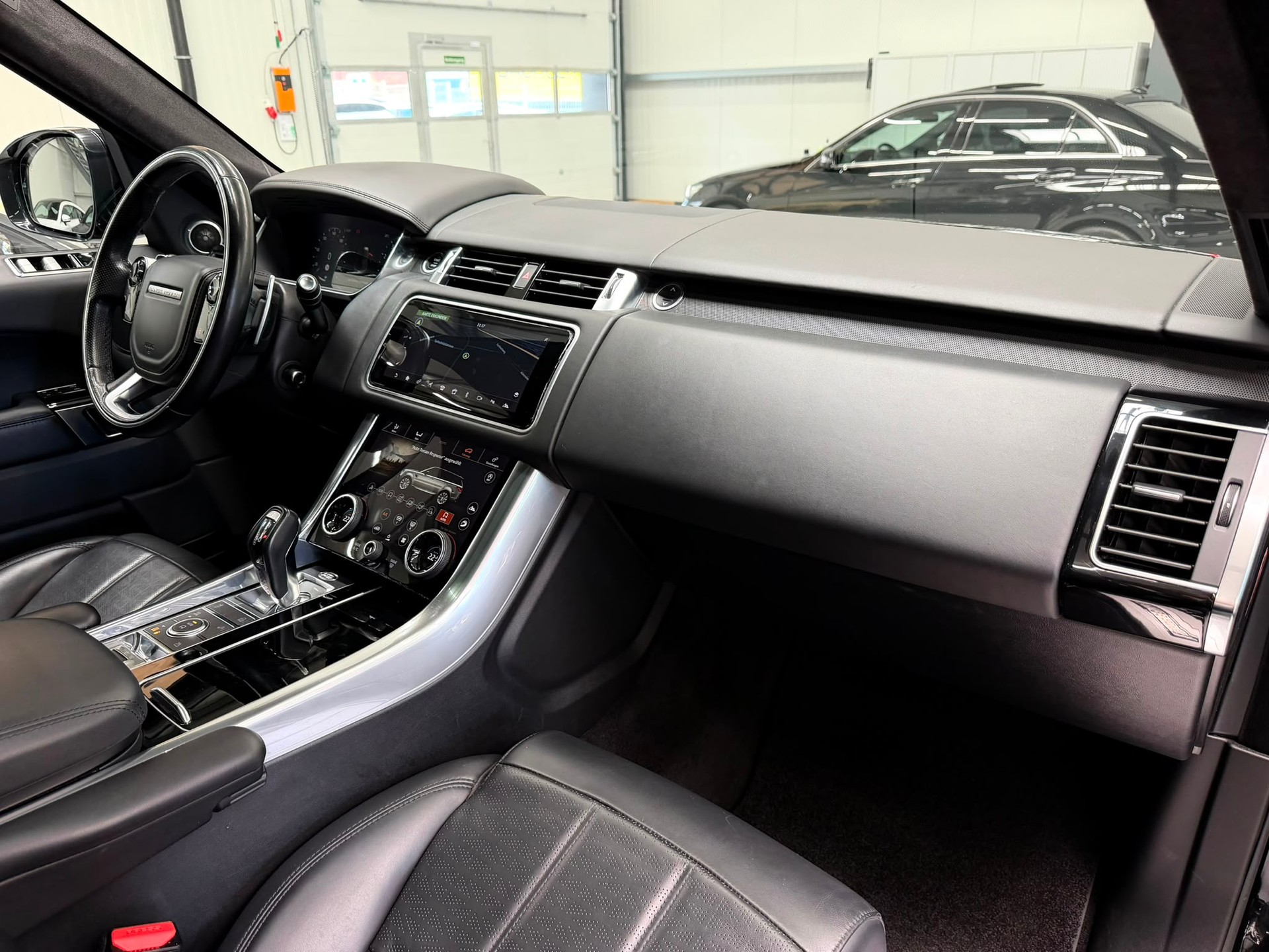 LAND ROVER Range Rover Sport 5.0 V8 S/C ABDynamic Automatic-image-28