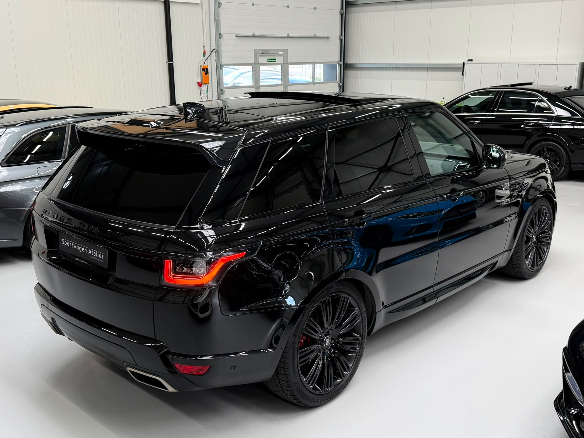 LAND ROVER Range Rover Sport 5.0 V8 S/C ABDynamic Automatic-image-9