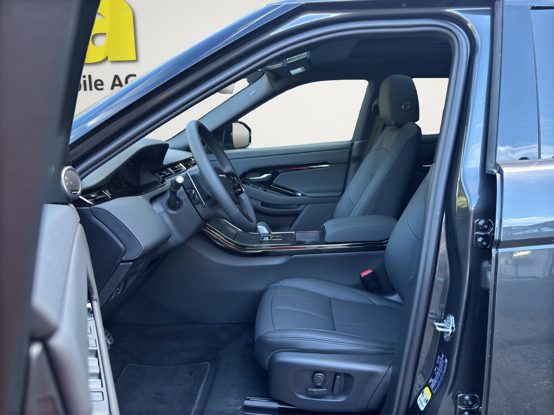 LAND ROVER Evoque P 270e Dynamic SE Black Pack 4x4 5 Jahre Werksgarantie-image-11
