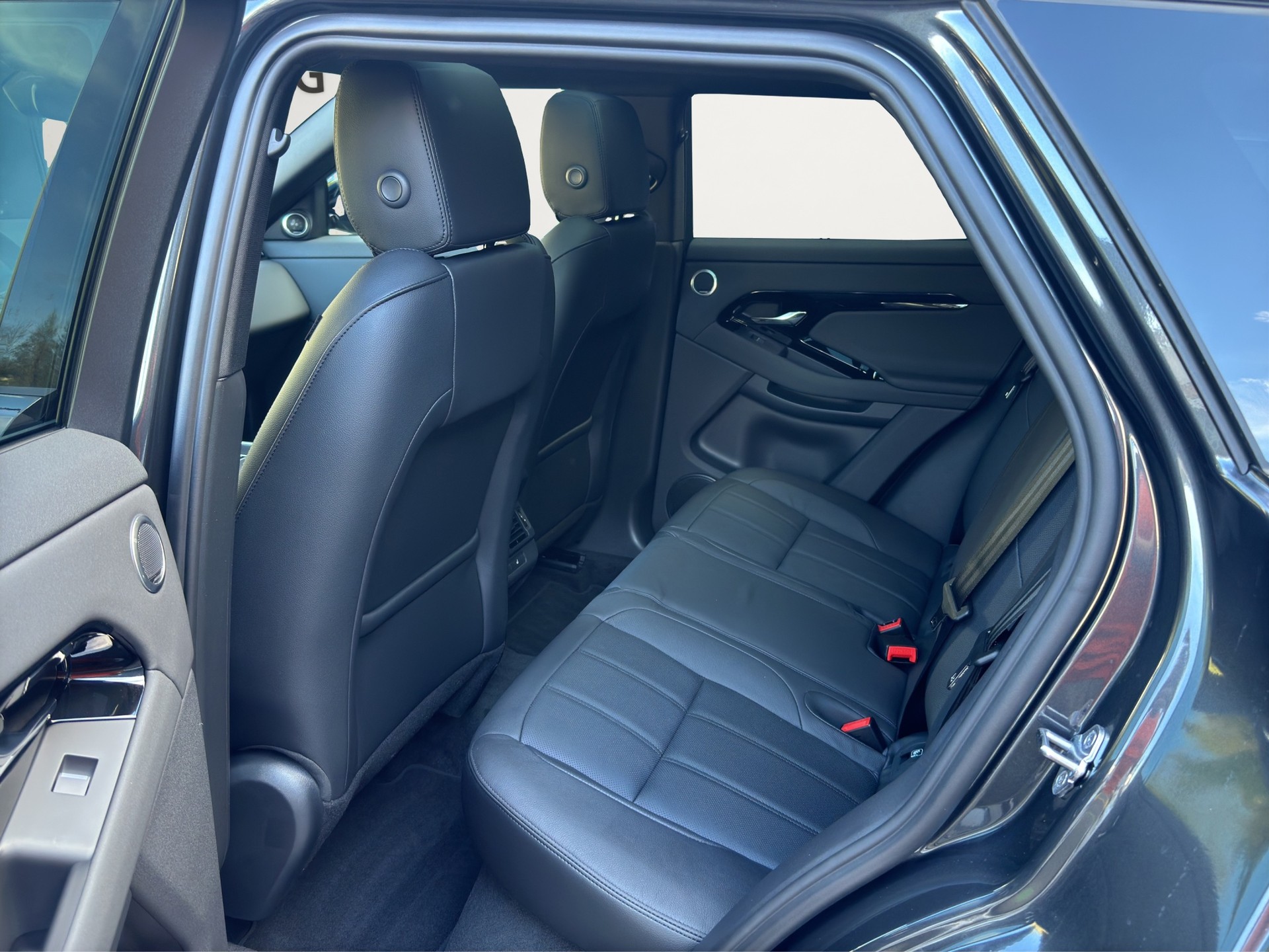 LAND ROVER Evoque P 270e Dynamic SE Black Pack 4x4 5 Jahre Werksgarantie-image-13