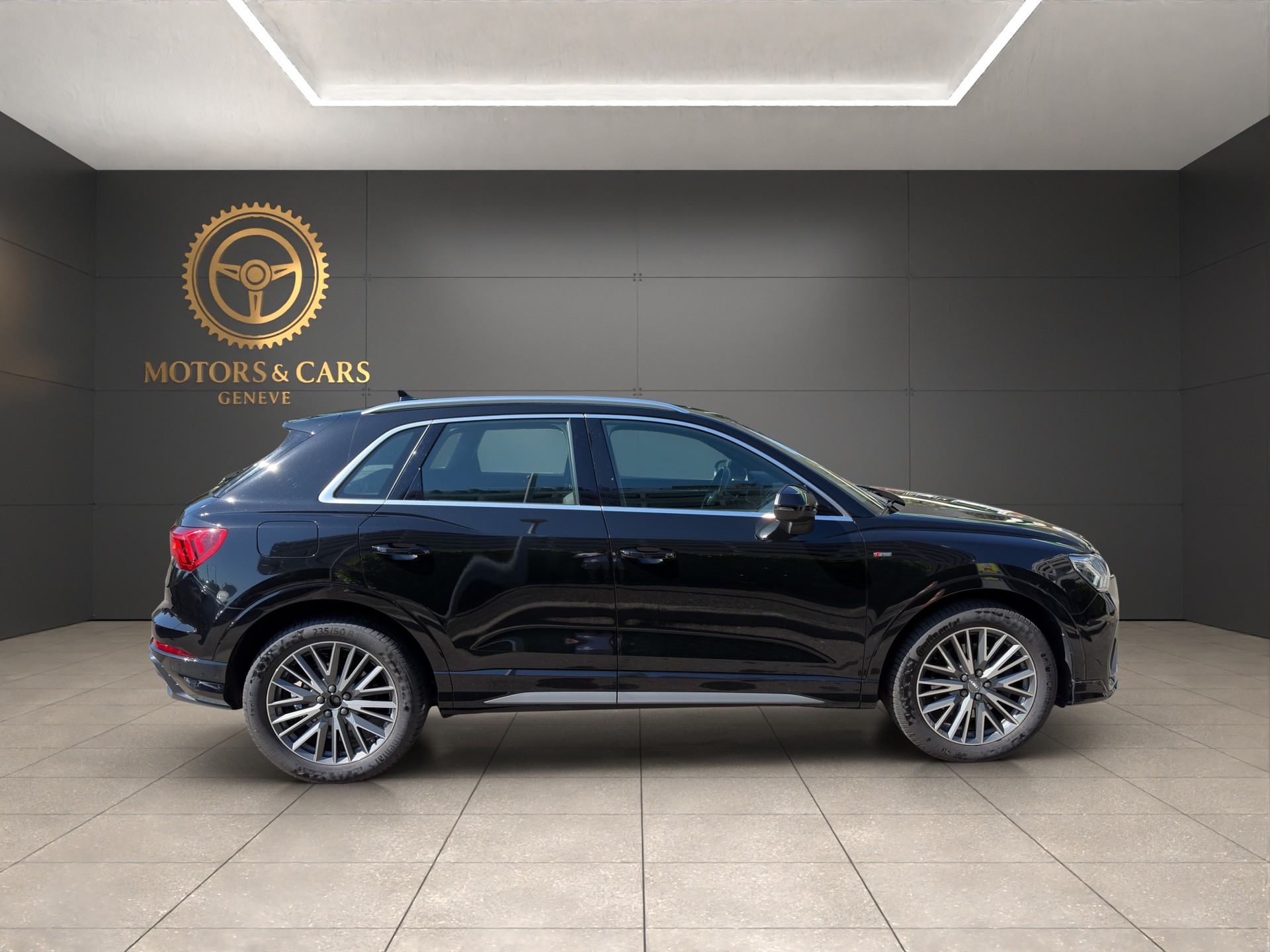 AUDI Q3 45 TFSI S line quattro S-tronic-image-4