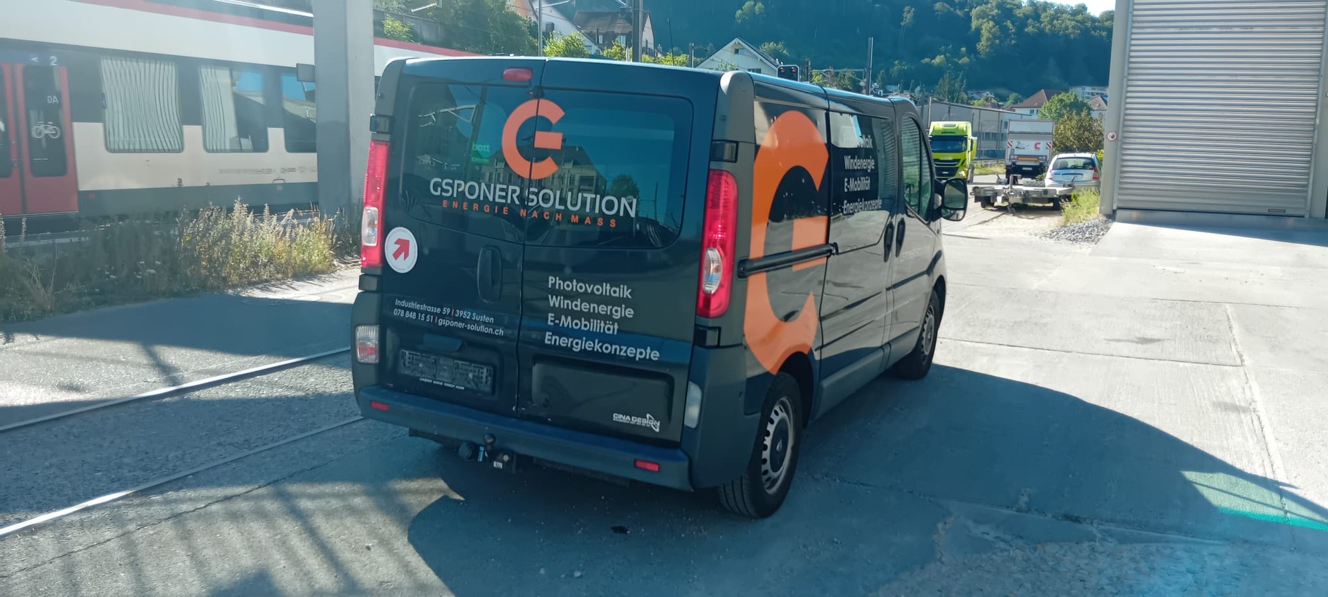 RENAULT Trafic 2.0 dCi 90 2.7t L1H1-image-1