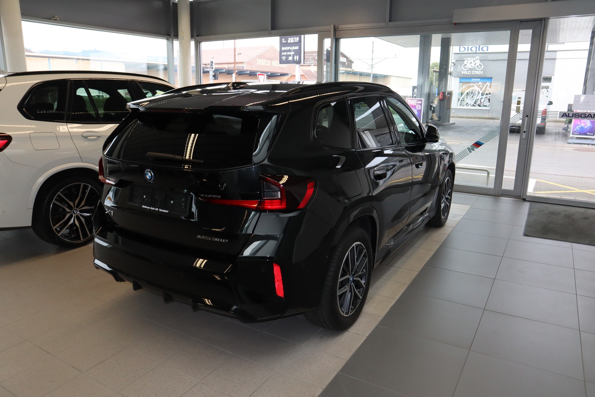 BMW X1 xDrive 30e M Sportpaket Panoramaglasdach 4x4 Euro 6-image-3
