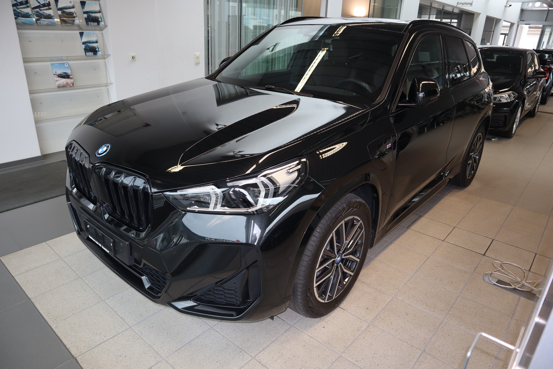 BMW X1 xDrive 30e M Sportpaket Panoramaglasdach 4x4 Euro 6-image-2