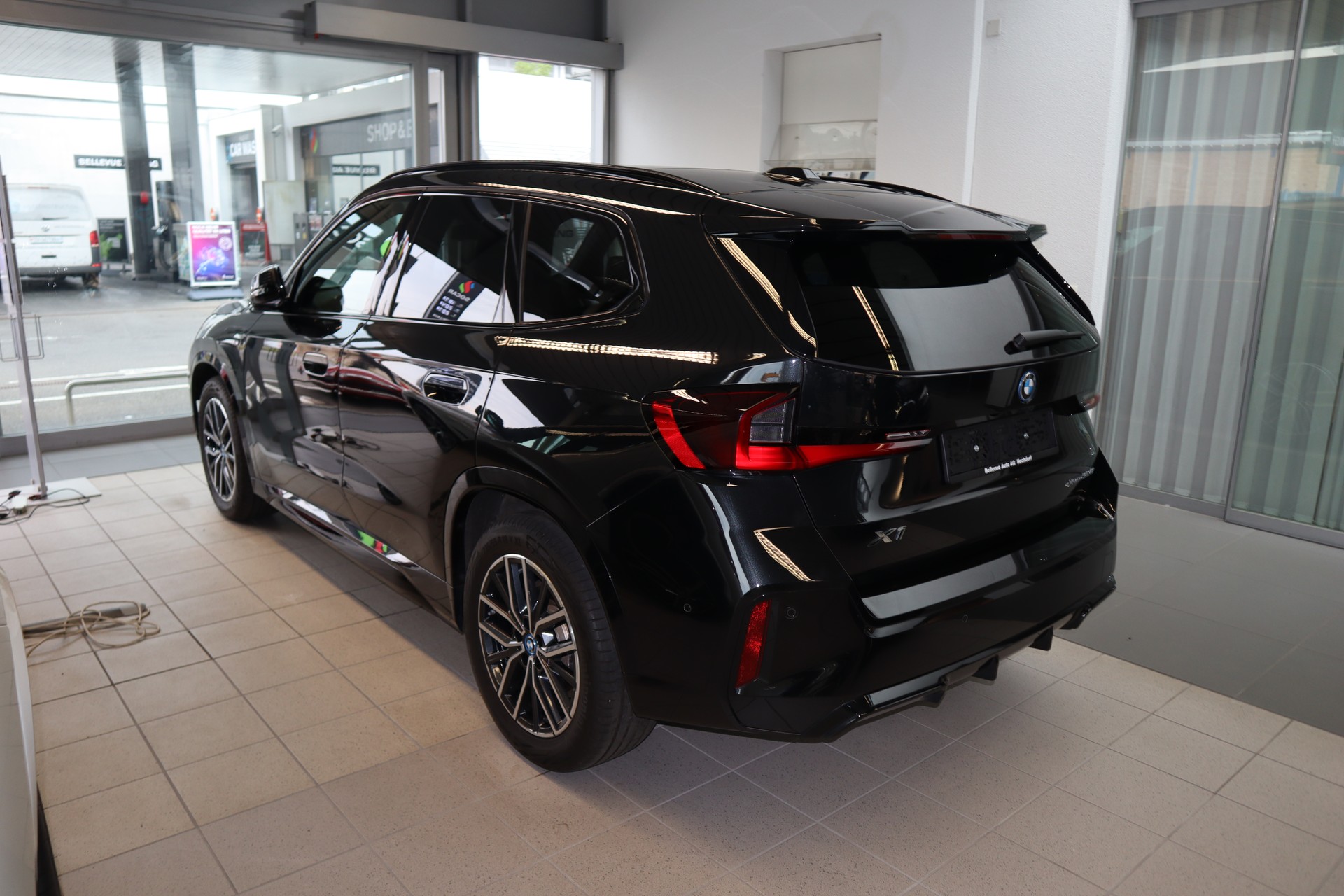 BMW X1 xDrive 30e M Sportpaket Panoramaglasdach 4x4 Euro 6-image-1