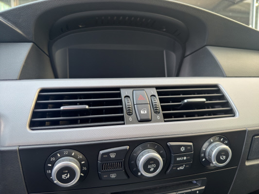 BMW 530xi Touring-image-13