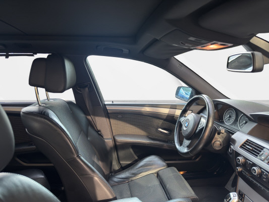 BMW 530xi Touring-image-9