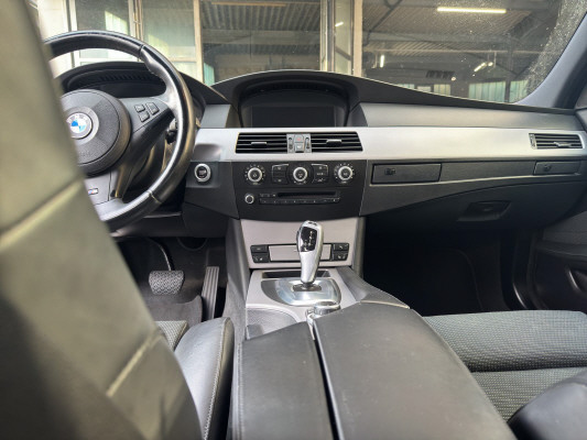 BMW 530xi Touring-image-12