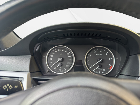 BMW 530xi Touring-image-11