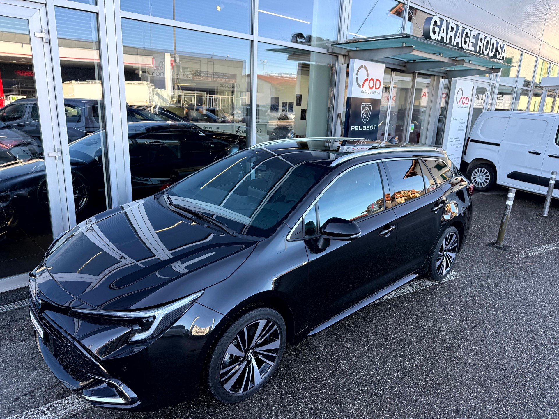 TOYOTA Corolla touring sports 1.8 Trend e-CVT-image-1