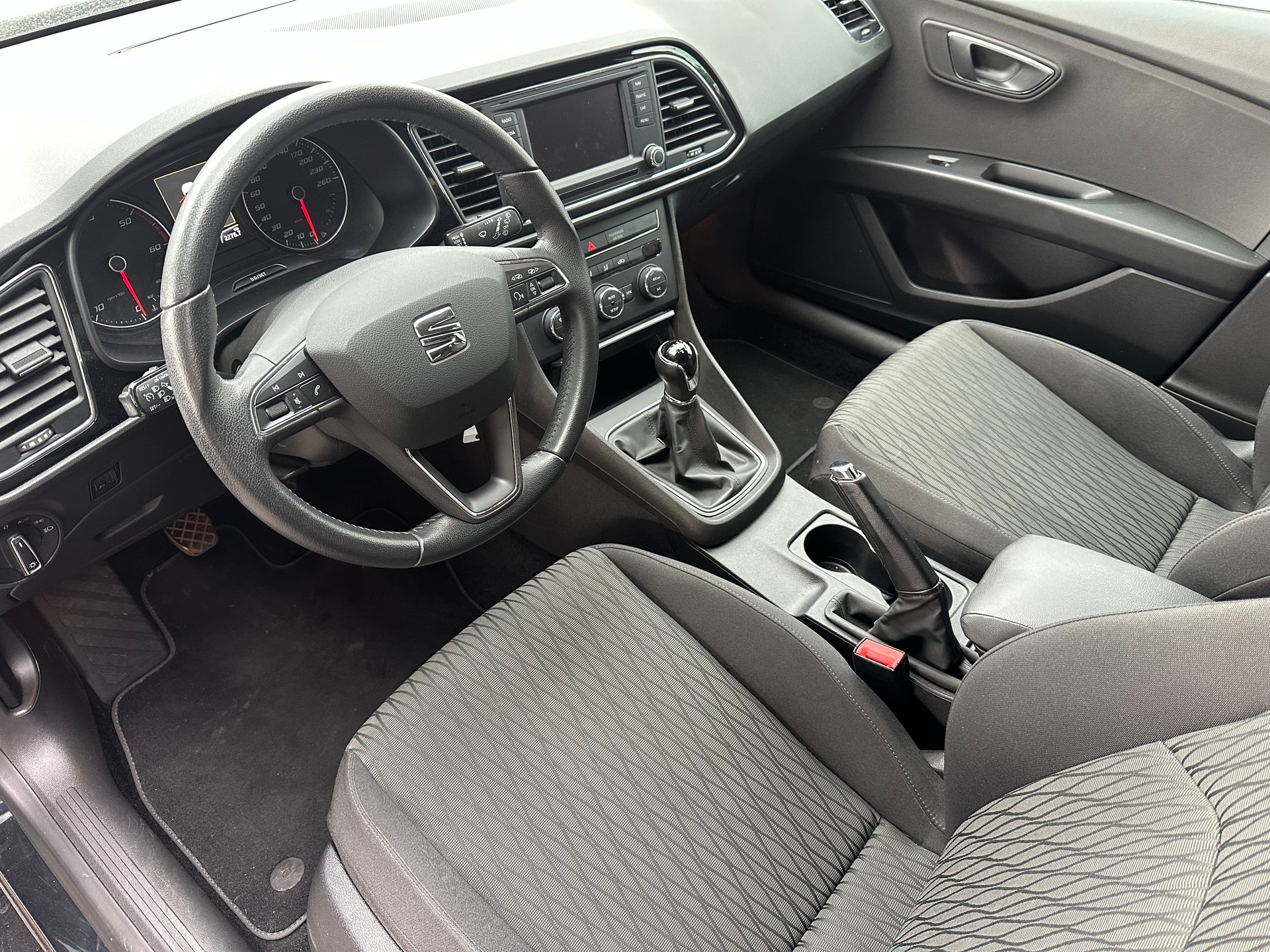 SEAT Leon 1.6 TDI Style-image-1