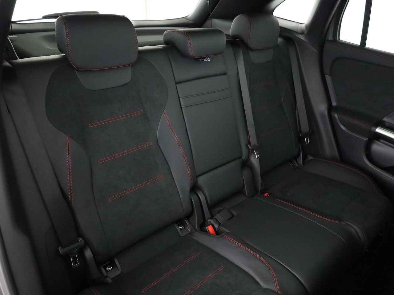 MERCEDES-BENZ GLA 200 Night Star 7G-DCT-image-10