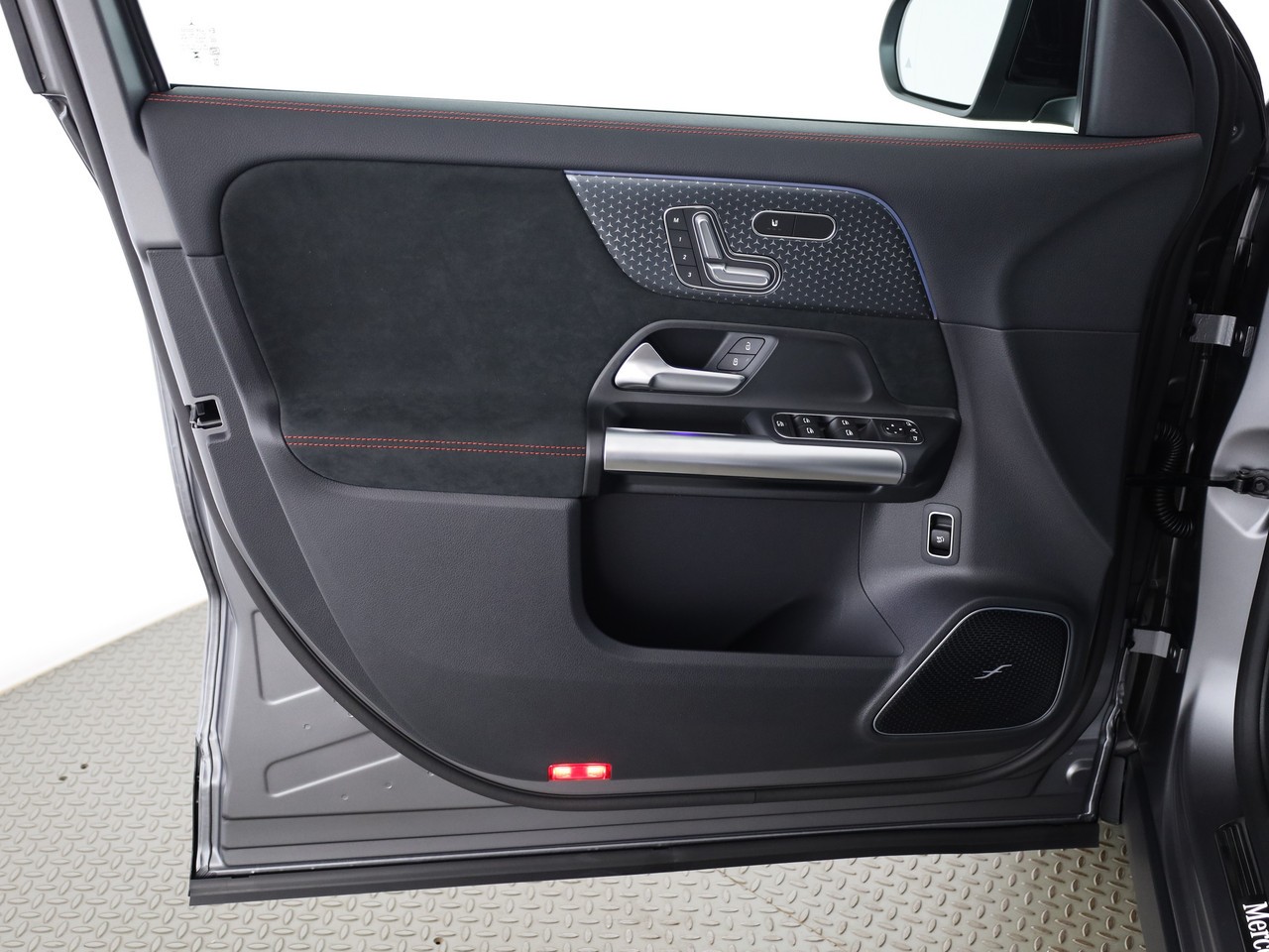MERCEDES-BENZ GLA 200 Night Star 7G-DCT-image-13