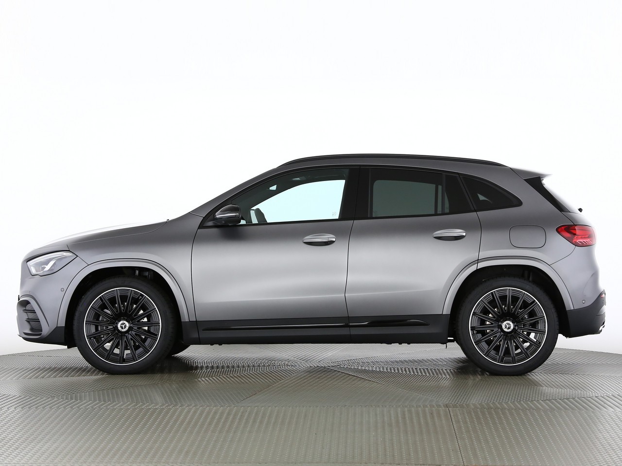 MERCEDES-BENZ GLA 200 Night Star 7G-DCT-showroom-element-2