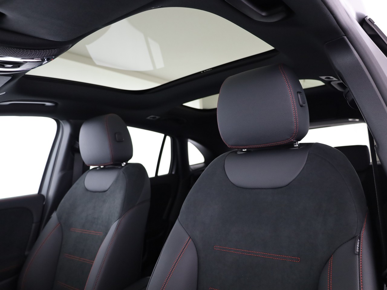 MERCEDES-BENZ GLA 200 Night Star 7G-DCT-image-6