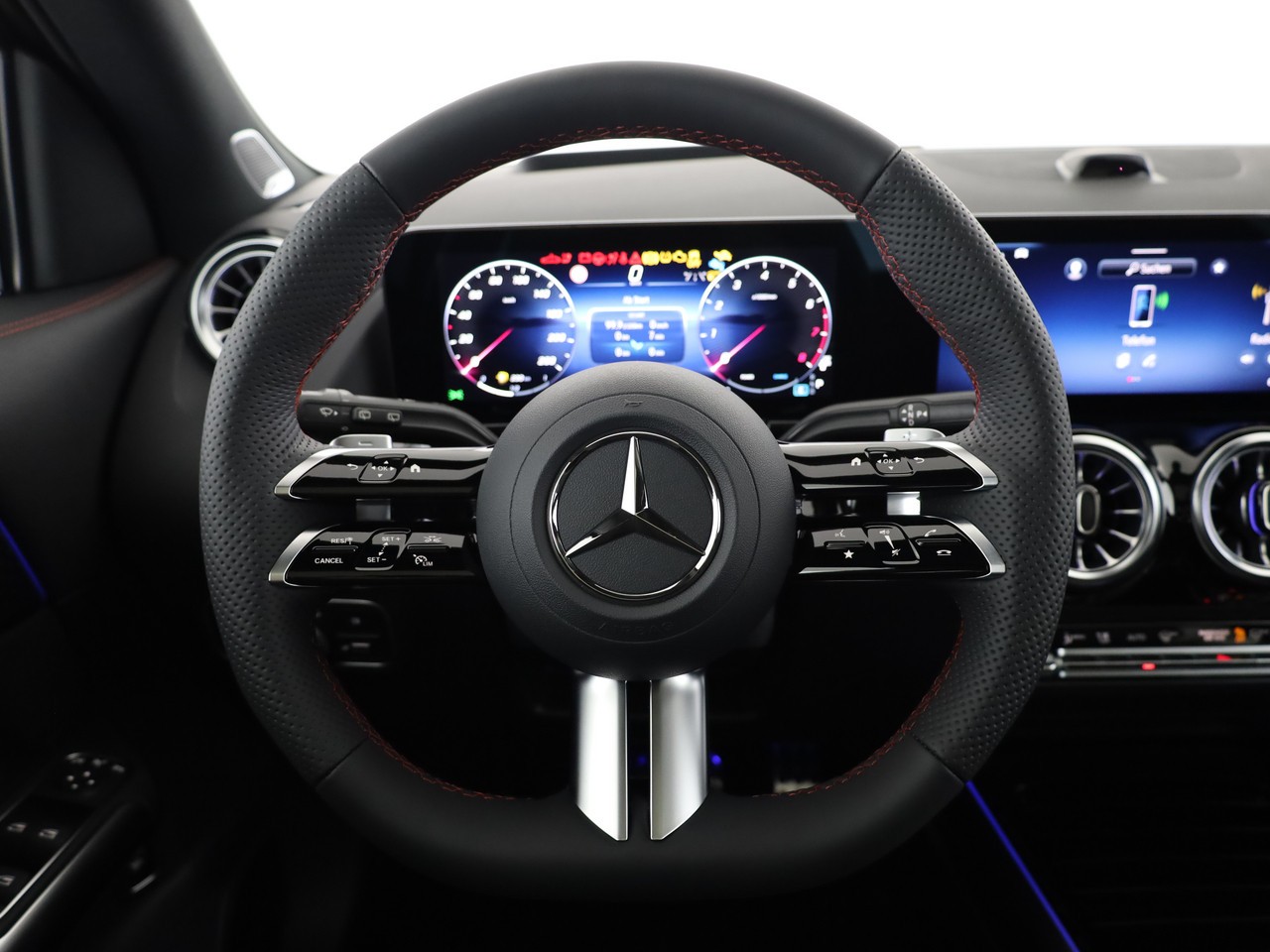 MERCEDES-BENZ GLA 200 Night Star 7G-DCT-image-11