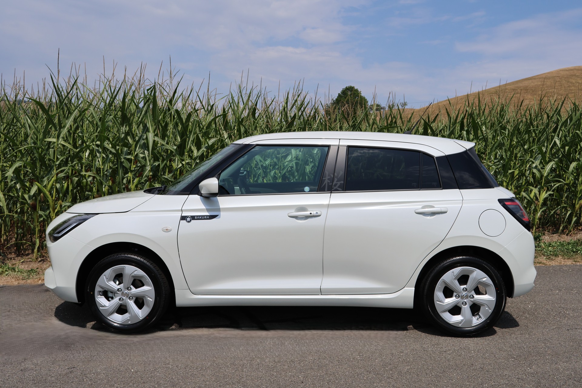 SUZUKI Swift 1.2i Sakura Hybrid 4x4-showroom-element-1