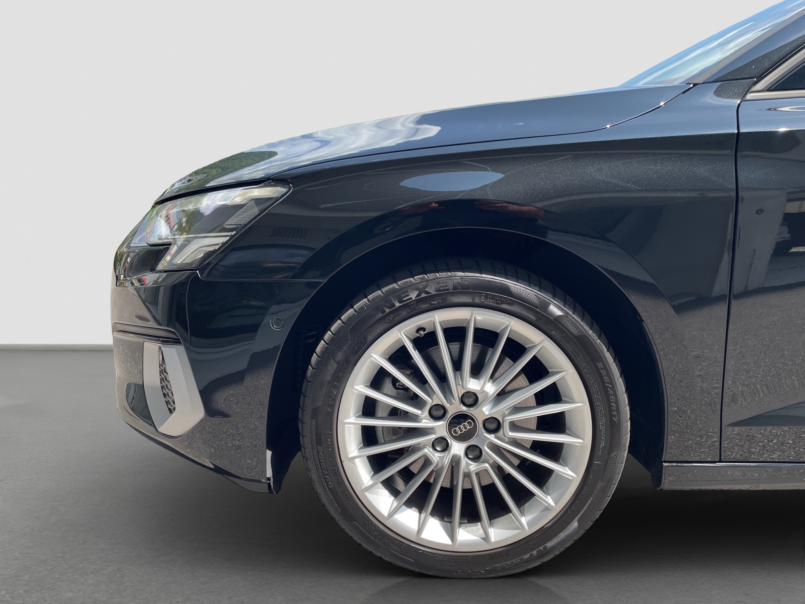 AUDI A3 Sportback 40 TFSI S line quattro S-tronic-image-4