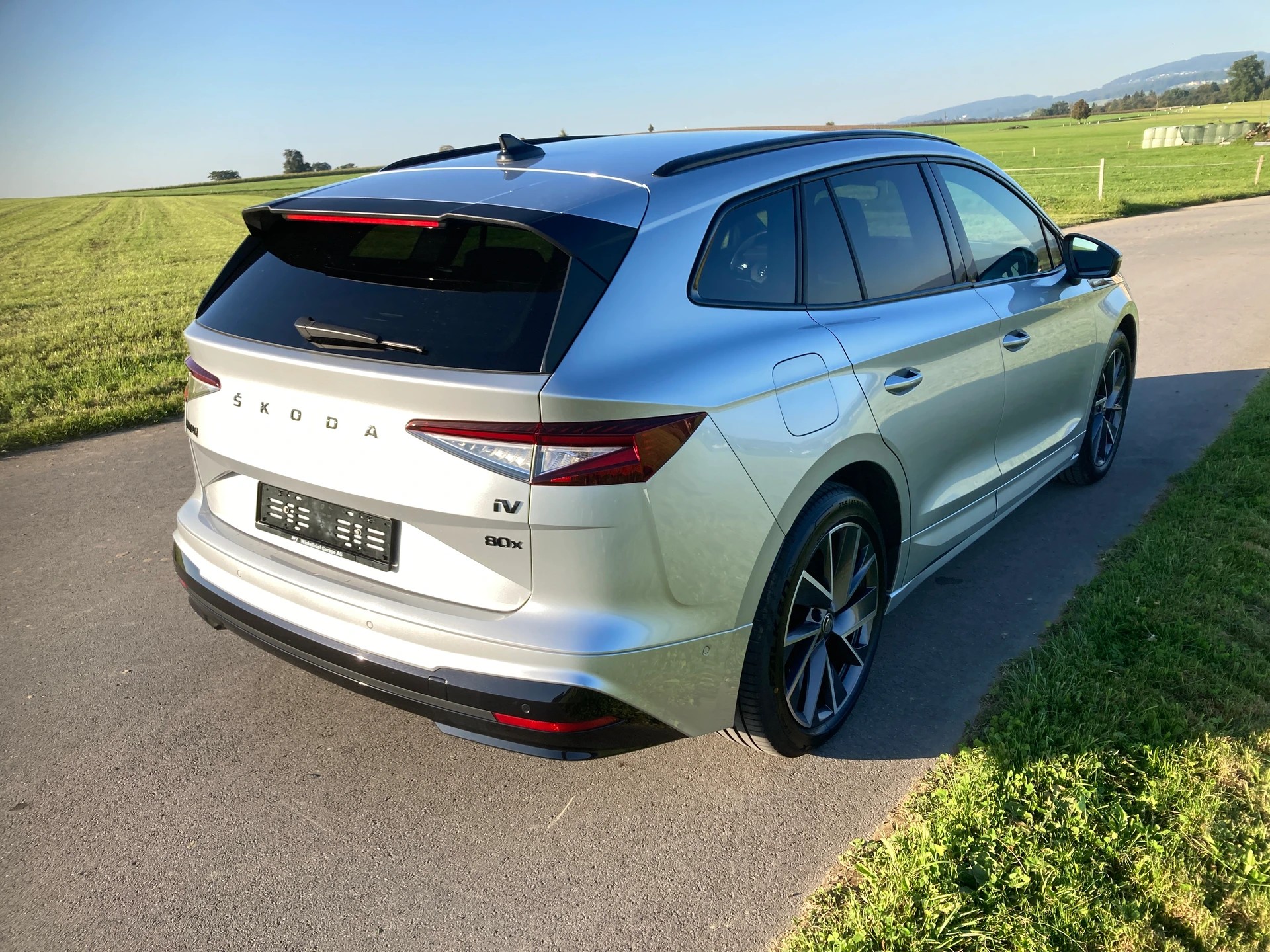 SKODA Enyaq iV 80x SportLine mit Anhängerkupplung-image-3