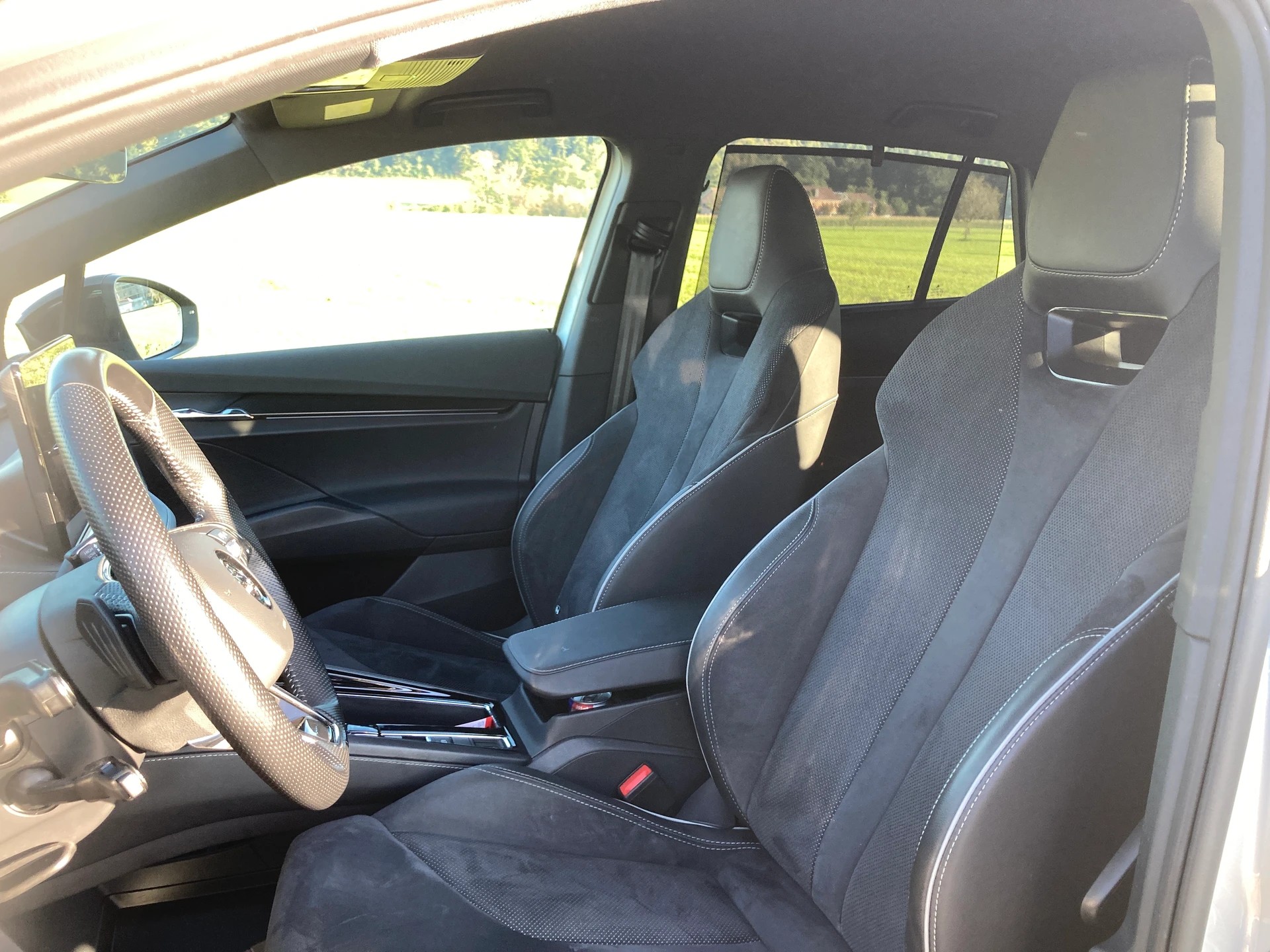SKODA Enyaq iV 80x SportLine mit Anhängerkupplung-image-11