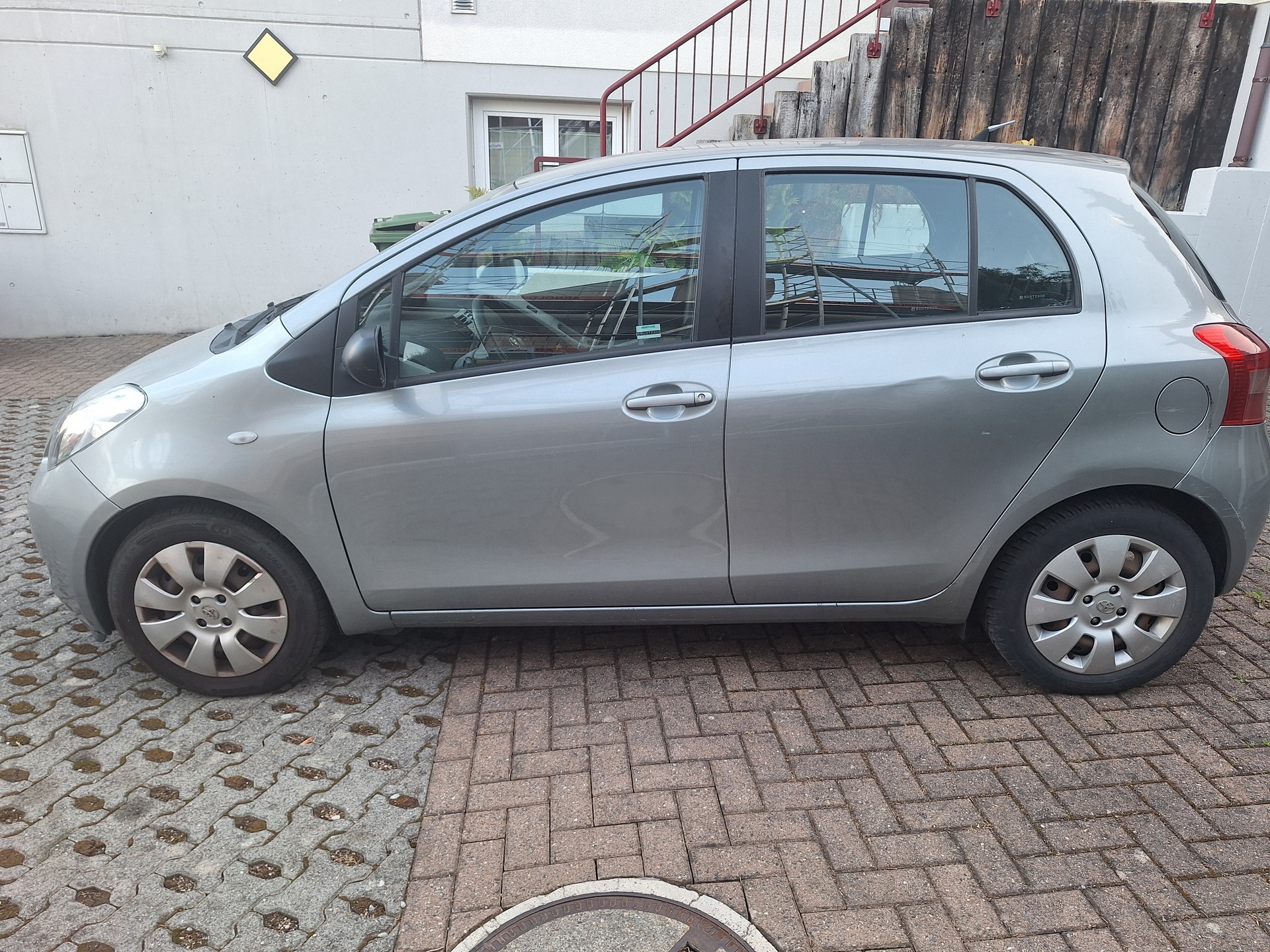 TOYOTA 1.3 16V Linea Luna-image-1