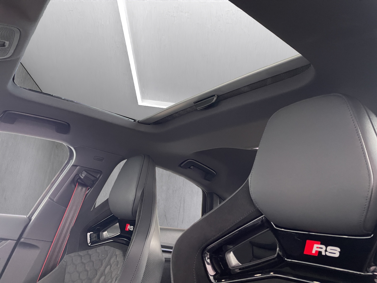AUDI RS3 Limousine 2.5 TSI quattro S-tronic-image-16